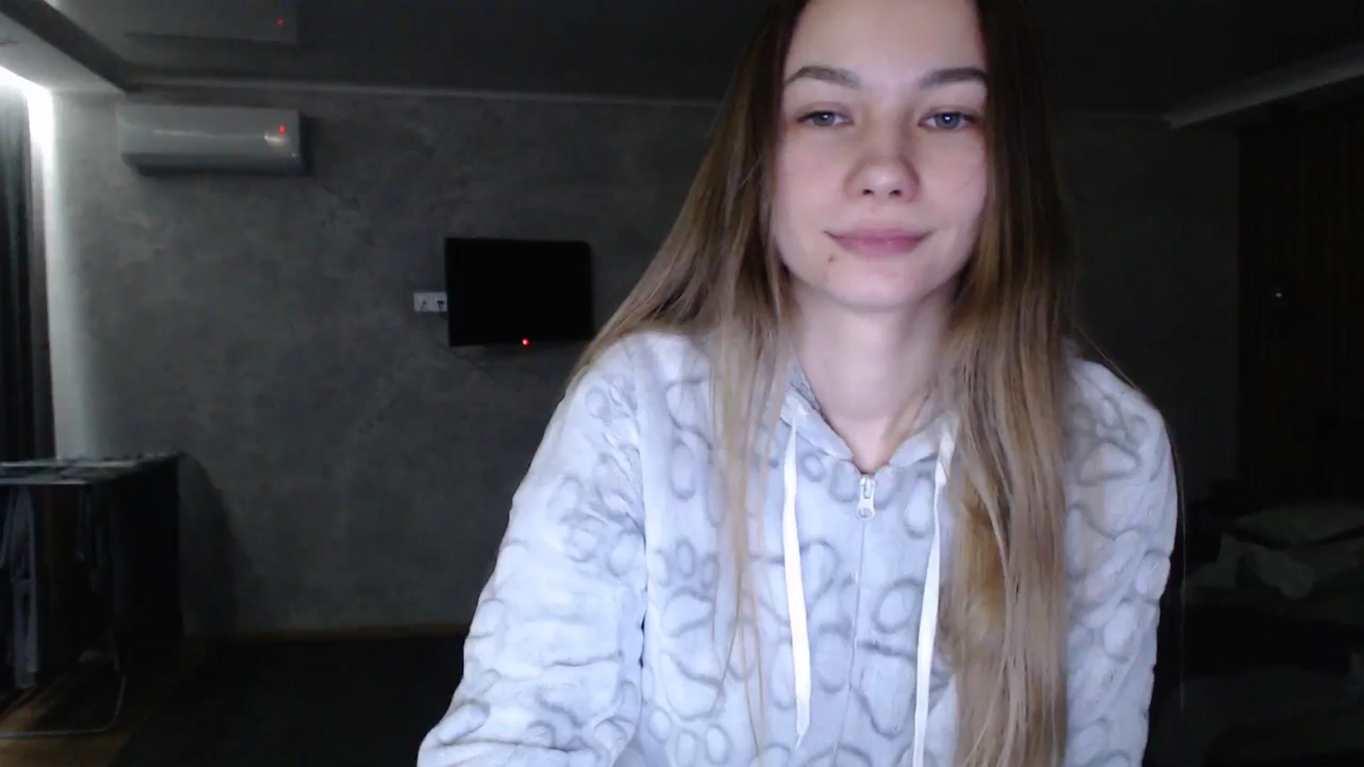 Gallery image thumbnail from Lovely_NataUA's myfreecams stream on, 01/18/2026, 24:35 image 8 of 20