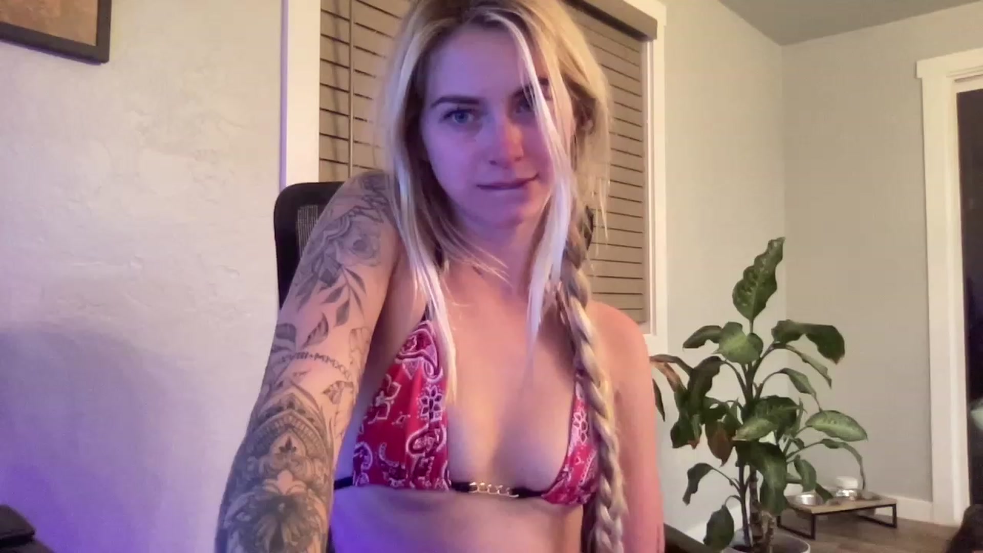 Gallery image thumbnail from Lovelyemilia's myfreecams stream on, 07/31/2023, 05:46 image 7 of 20