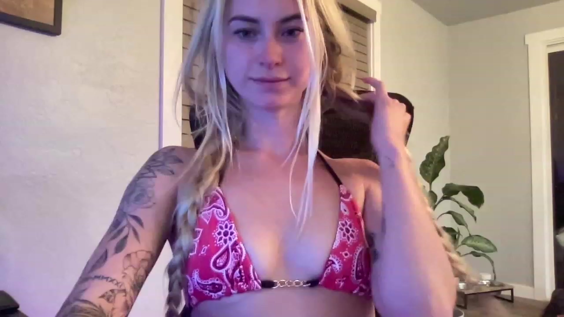 Gallery image thumbnail from Lovelyemilia's myfreecams stream on, 07/31/2023, 05:46 image 2 of 20