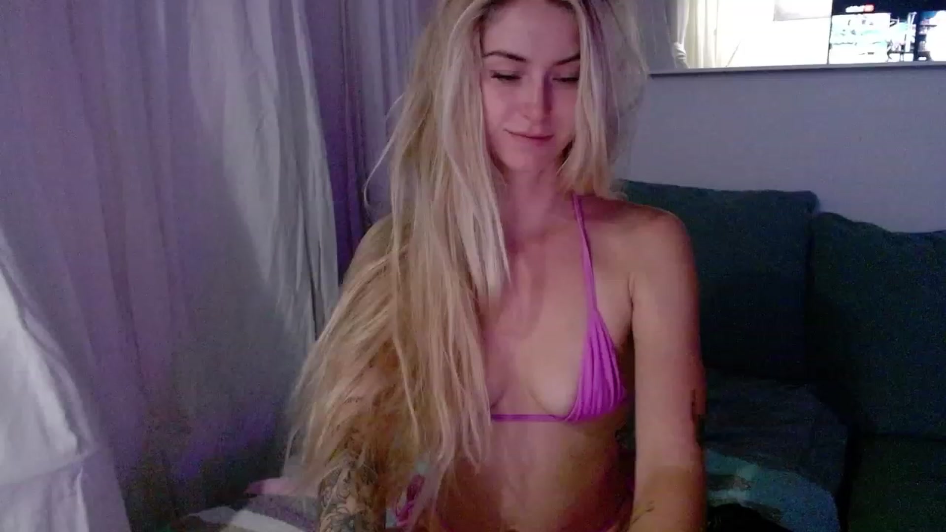 Gallery image thumbnail from Lovelyemilia's myfreecams stream on, 08/10/2023, 06:22 image 7 of 20