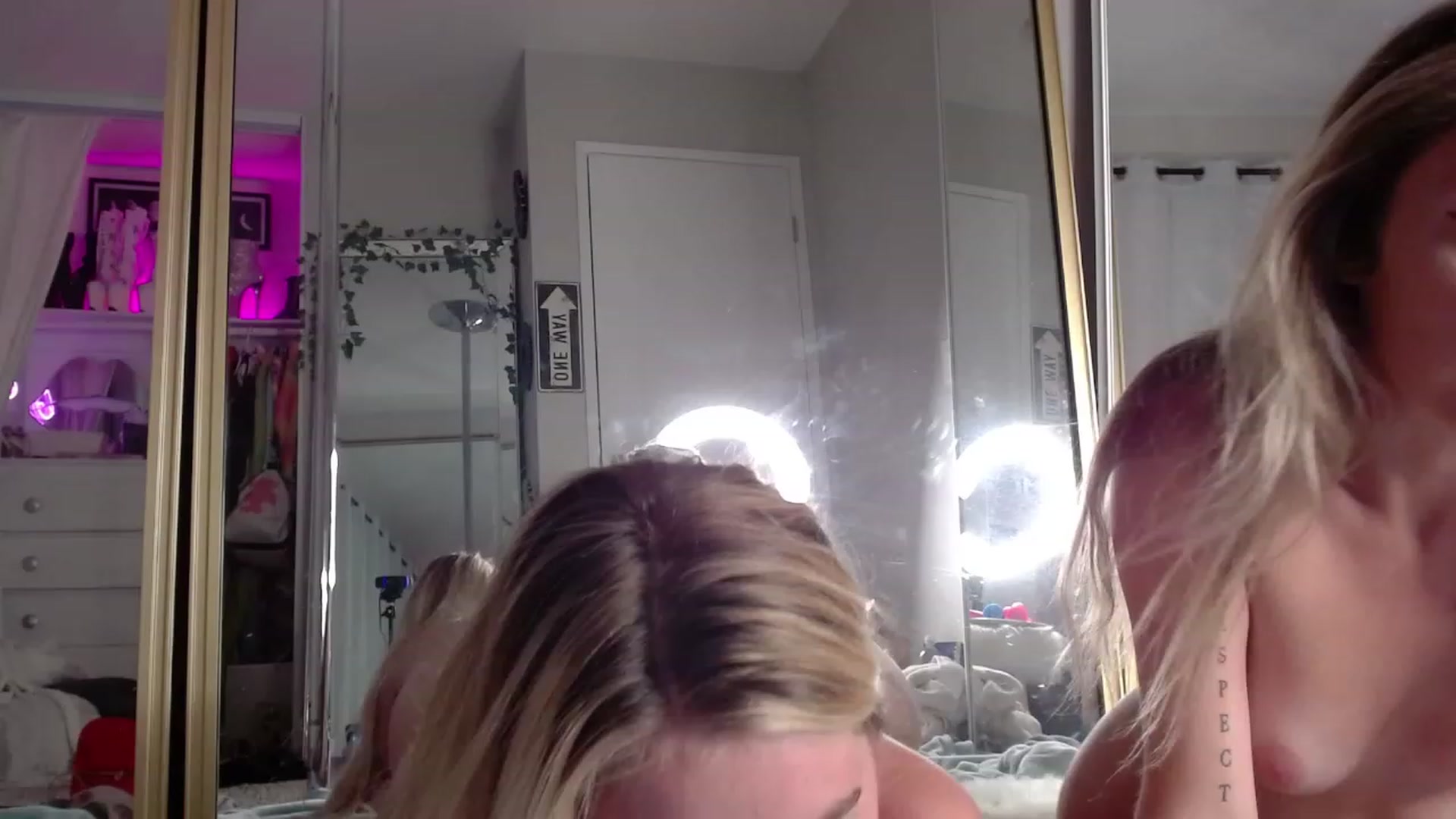 Gallery image thumbnail from Lovelyemilia's myfreecams stream on, 08/14/2023, 05:05 image 6 of 20