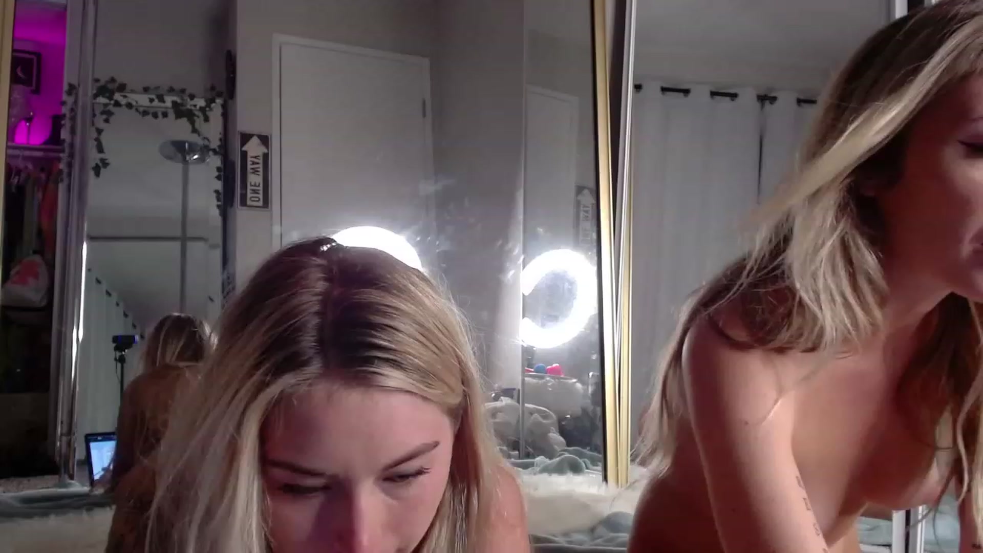 Gallery image thumbnail from Lovelyemilia's myfreecams stream on, 08/14/2023, 05:05 image 9 of 20