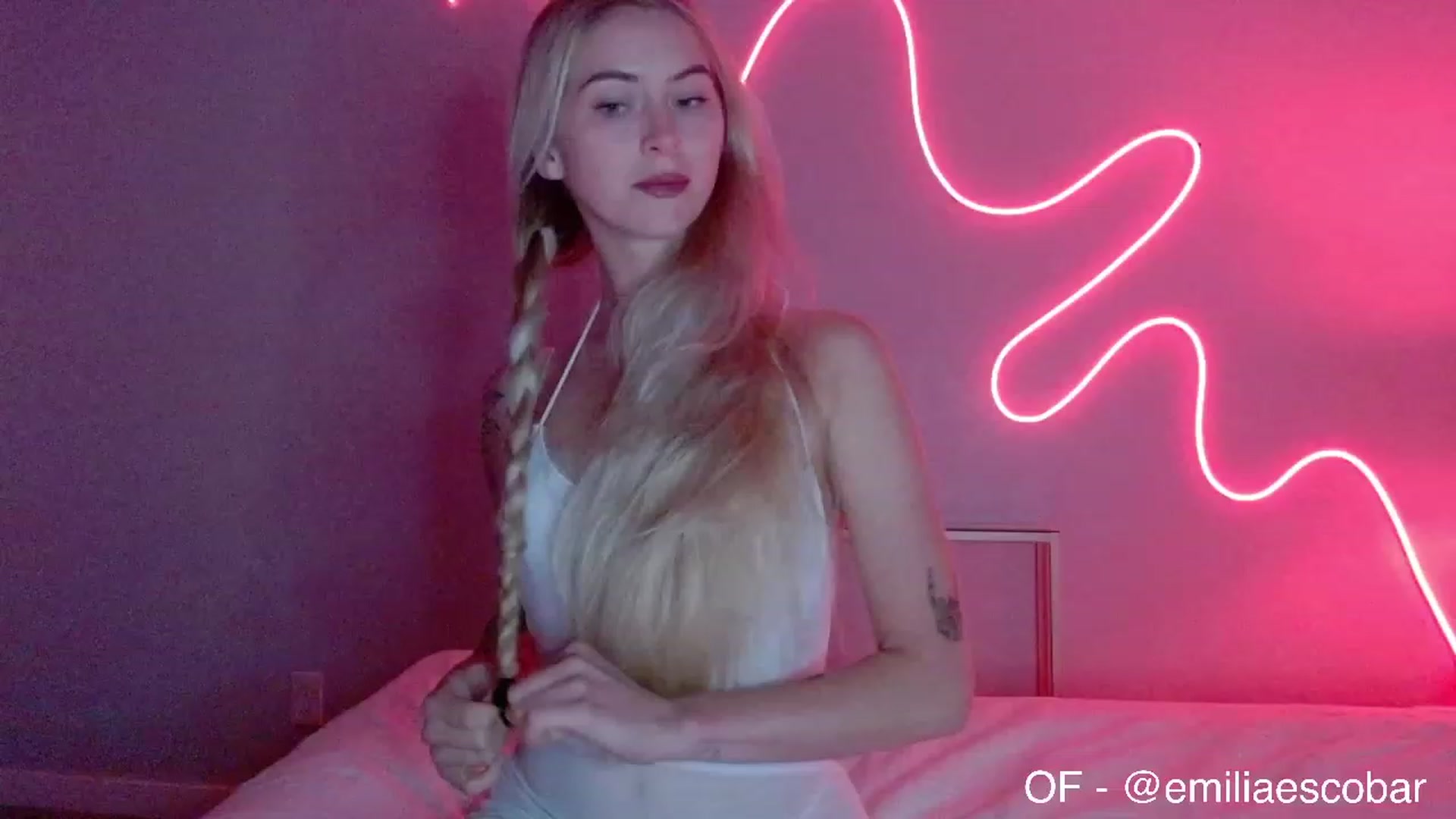 Gallery image thumbnail from Lovelyemilia's myfreecams stream on, 09/13/2023, 04:48 image 5 of 20