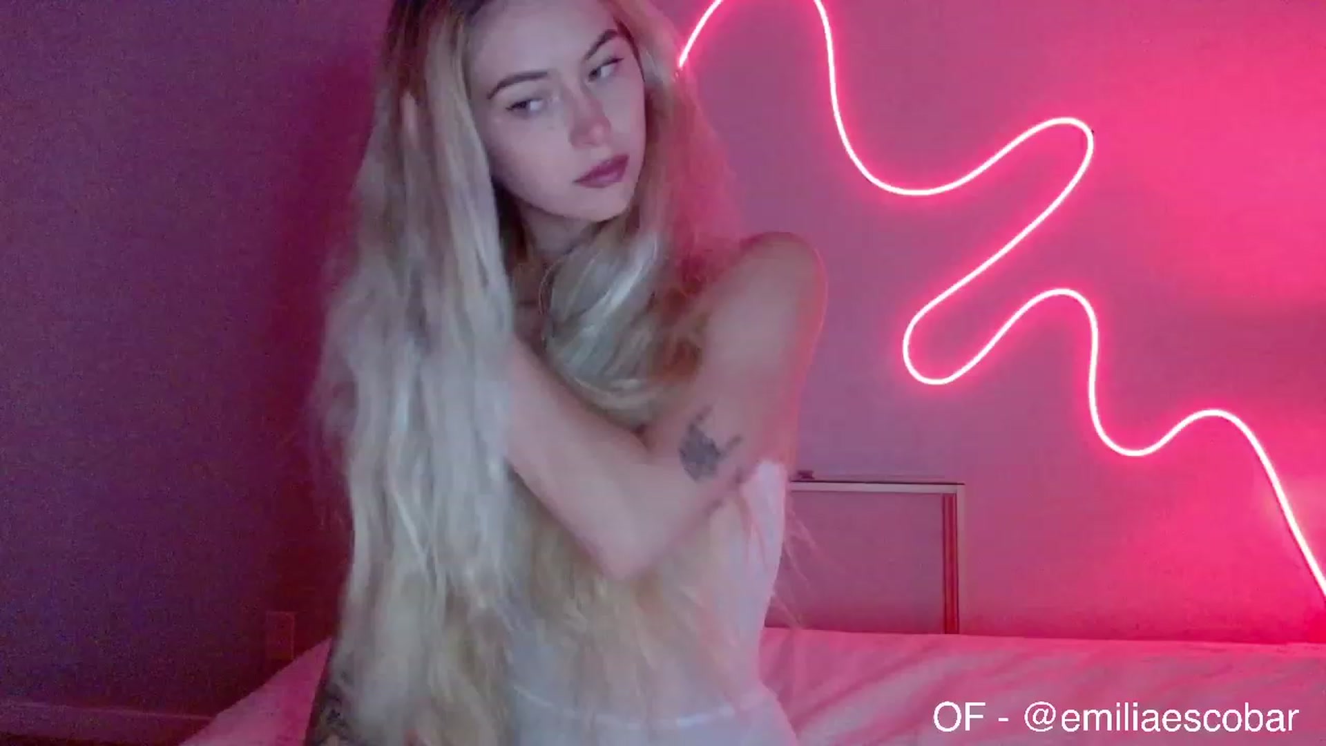 Gallery image thumbnail from Lovelyemilia's myfreecams stream on, 09/13/2023, 04:48 image 4 of 20