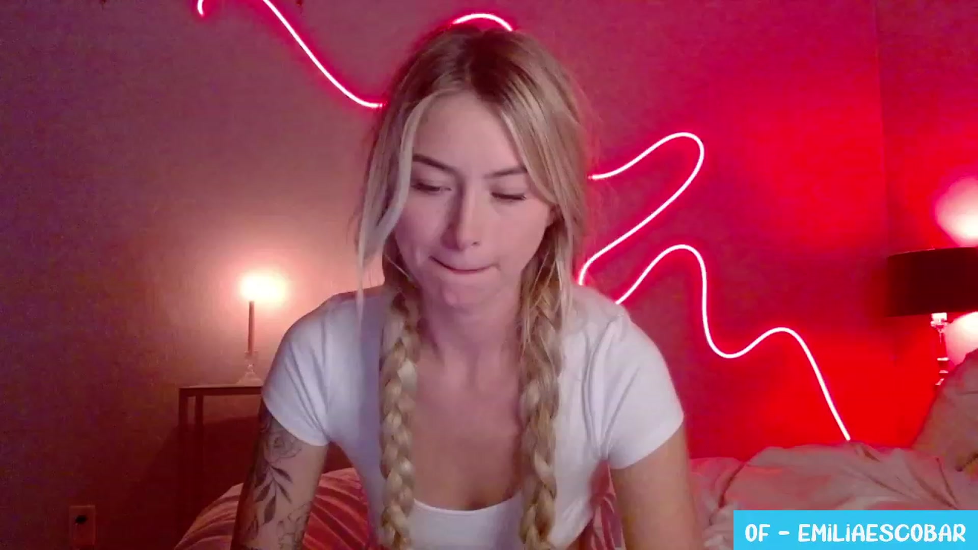 Gallery image thumbnail from Lovelyemilia's myfreecams stream on, 09/19/2023, 07:09 image 5 of 20