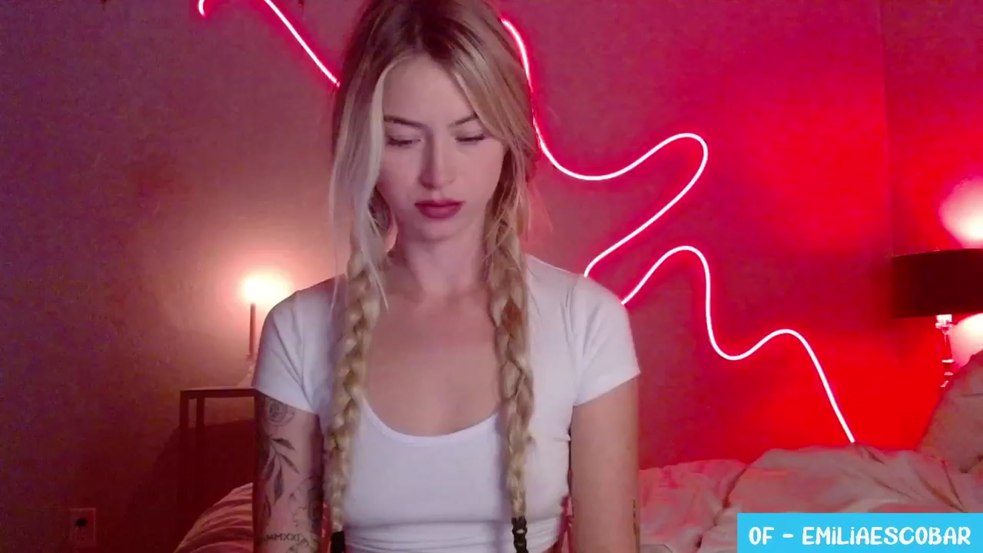 Gallery image thumbnail from Lovelyemilia's myfreecams stream on, 09/19/2023, 07:09 image 7 of 20