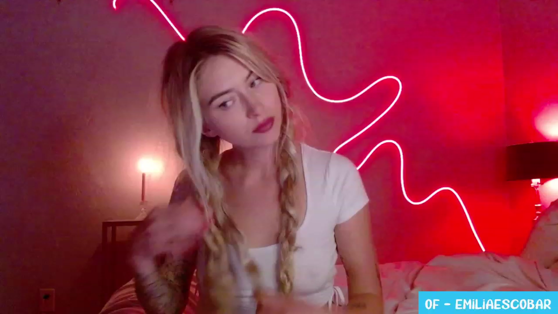 Gallery image thumbnail from Lovelyemilia's myfreecams stream on, 09/19/2023, 07:09 image 10 of 20