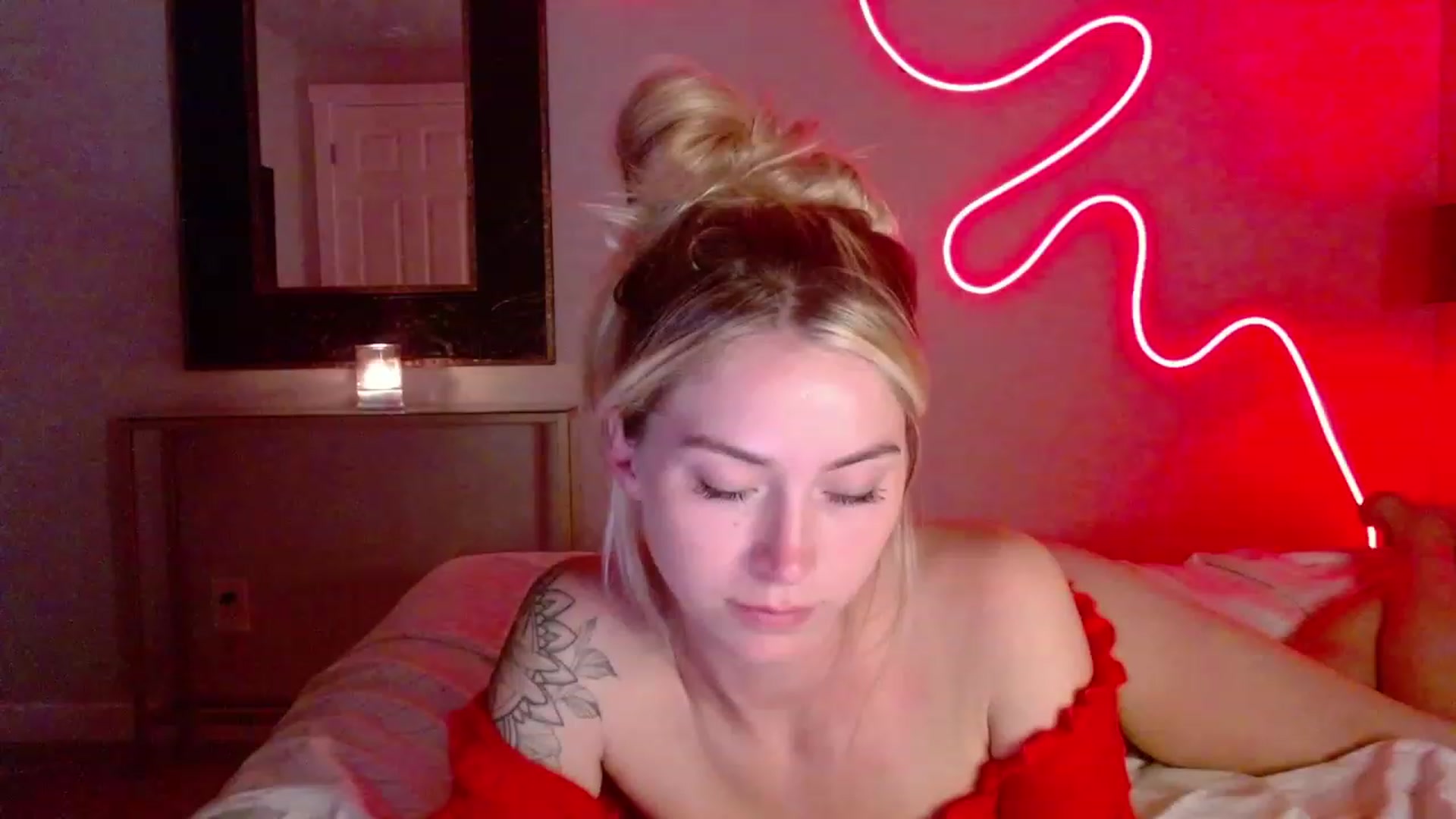 Gallery image thumbnail from Lovelyemilia's myfreecams stream on, 10/13/2023, 04:26 image 8 of 20