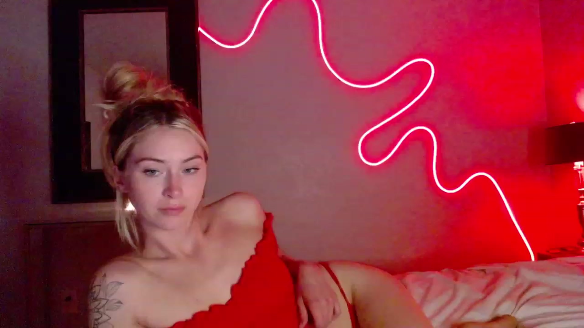 Gallery image thumbnail from Lovelyemilia's myfreecams stream on, 10/13/2023, 04:26 image 1 of 20