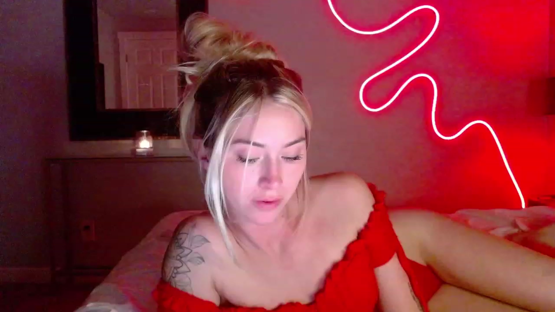 Gallery image thumbnail from Lovelyemilia's myfreecams stream on, 10/13/2023, 04:26 image 16 of 20