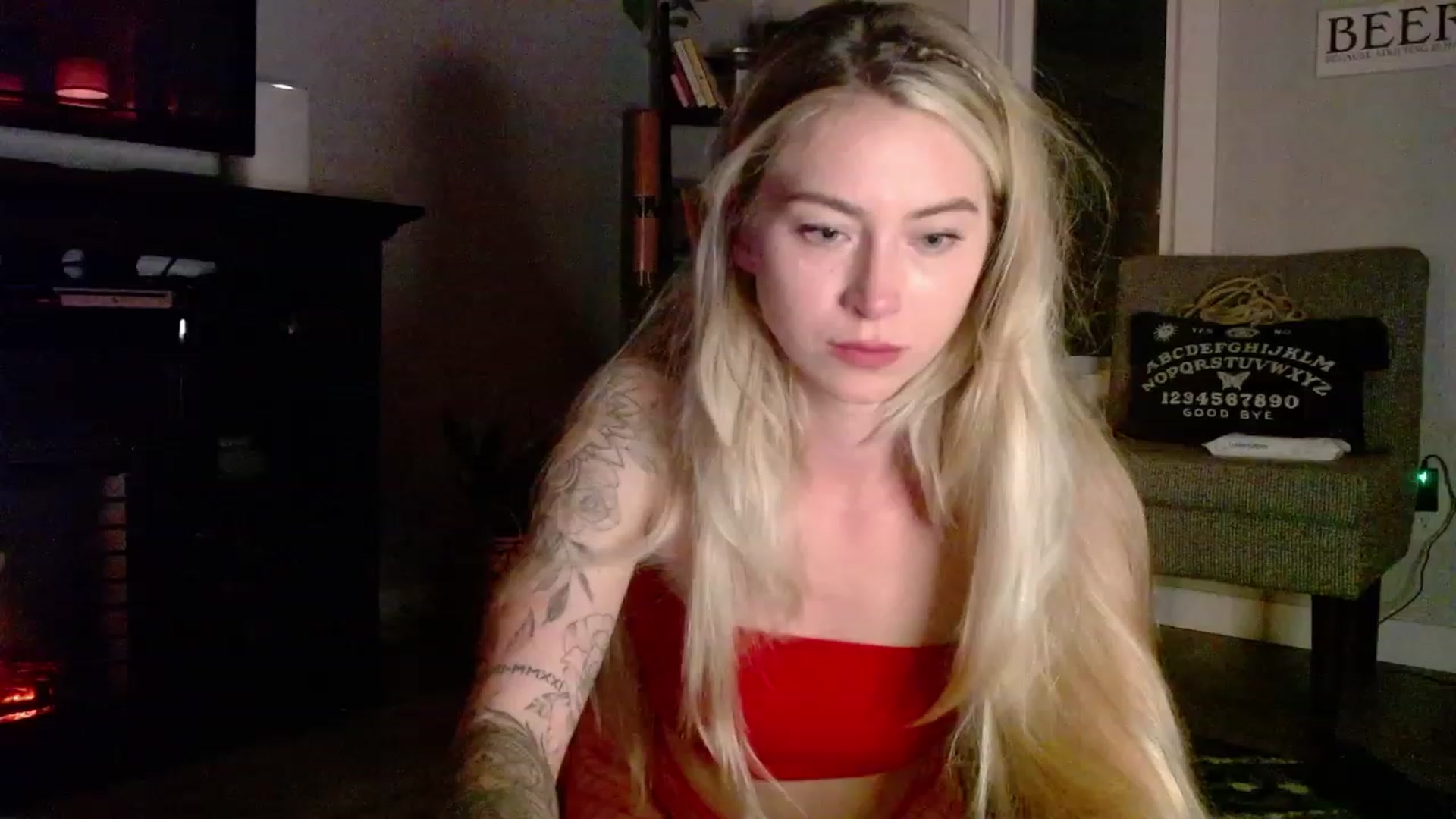 Gallery image thumbnail from Lovelyemilia's myfreecams stream on, 10/17/2023, 05:16 image 11 of 20