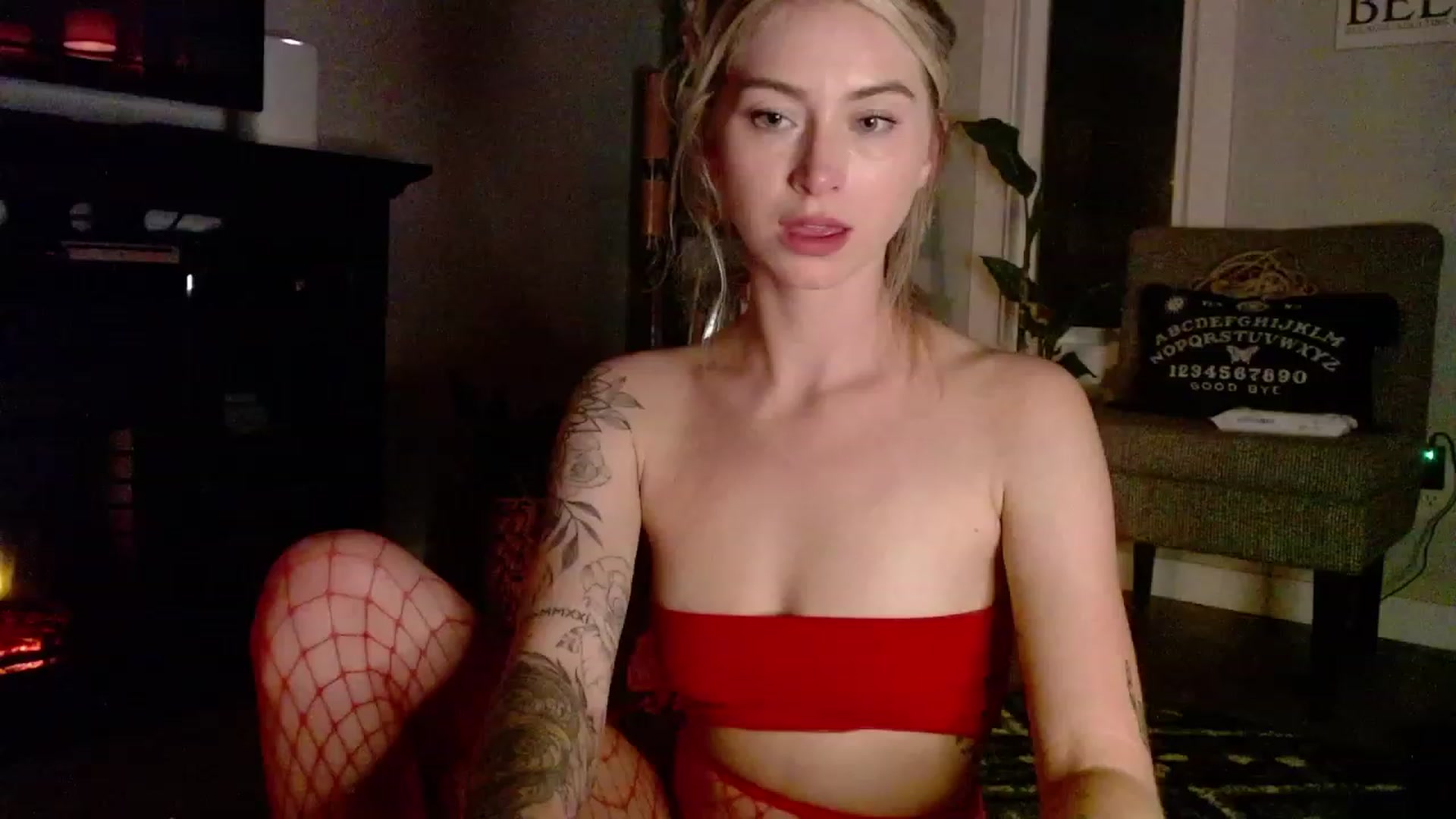 Gallery image thumbnail from Lovelyemilia's myfreecams stream on, 10/17/2023, 06:09 image 18 of 20