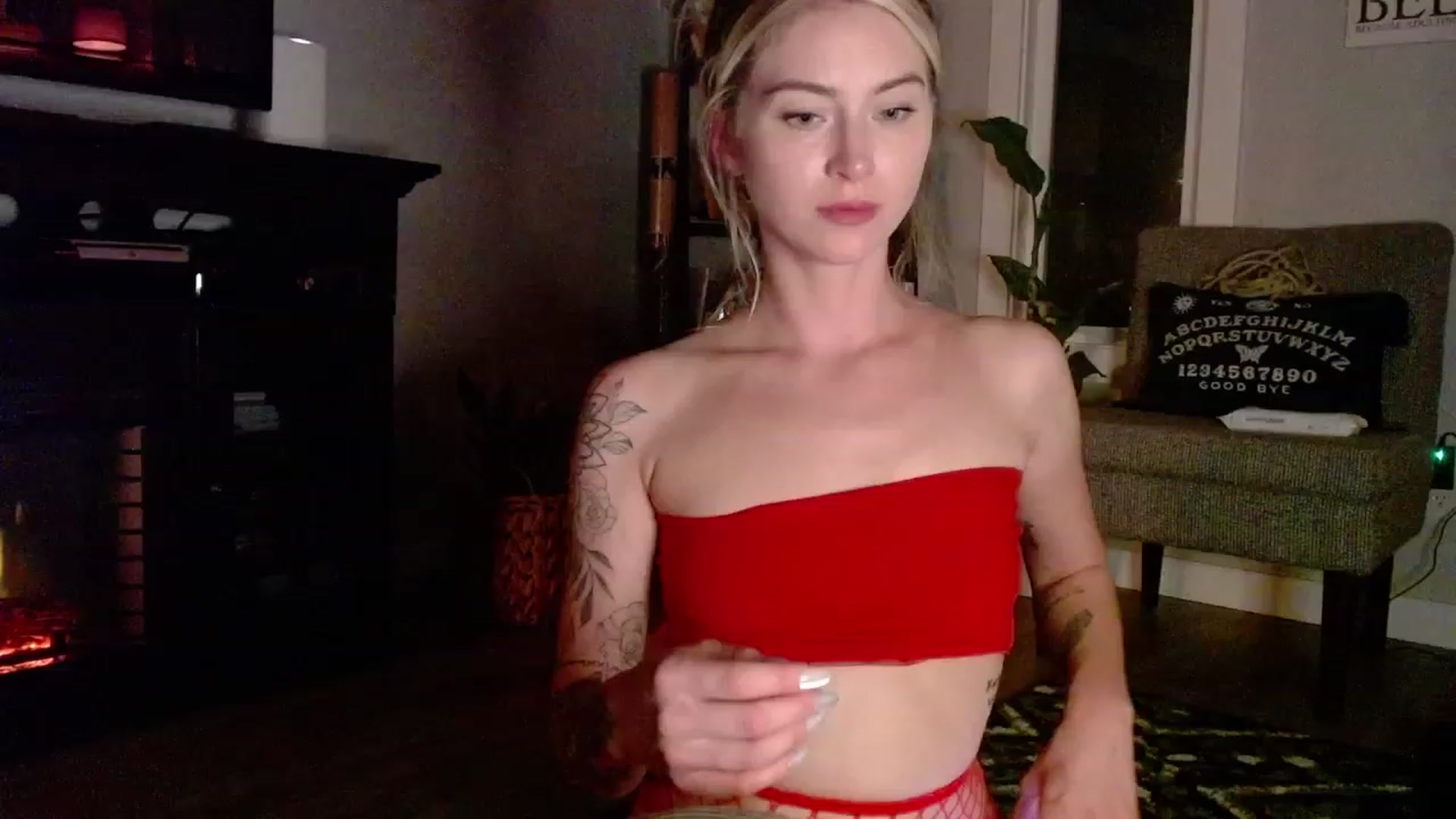 Gallery image thumbnail from Lovelyemilia's myfreecams stream on, 10/17/2023, 06:09 image 3 of 20