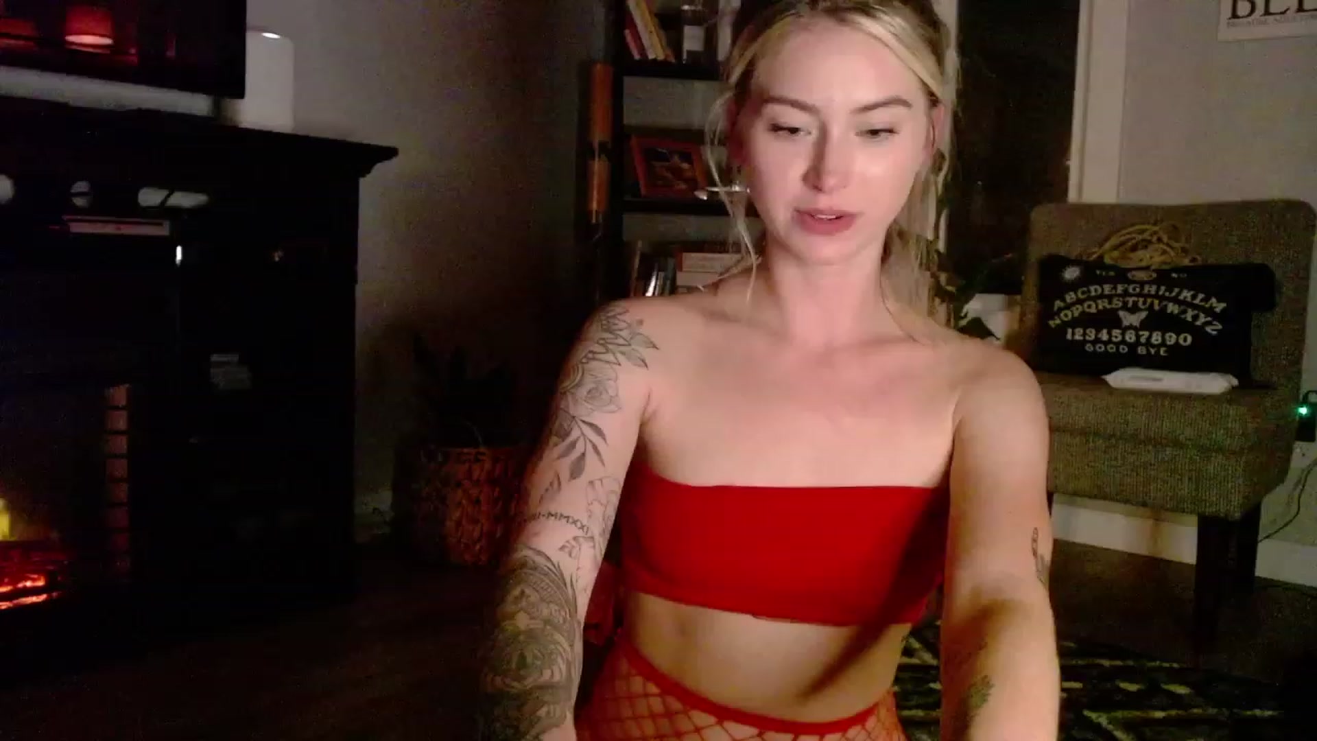 Gallery image thumbnail from Lovelyemilia's myfreecams stream on, 10/17/2023, 06:09 image 6 of 20