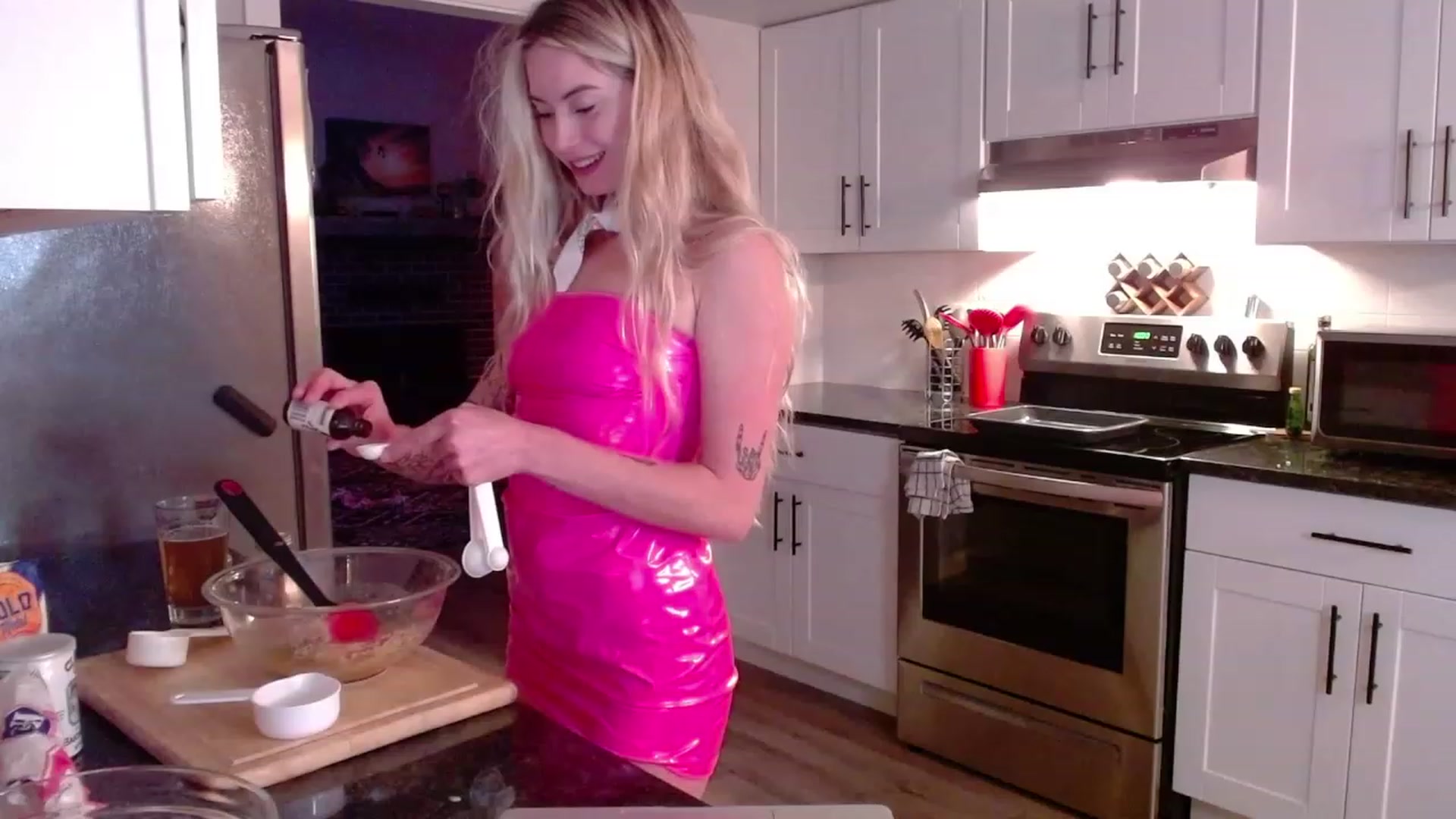 Gallery image thumbnail from Lovelyemilia's myfreecams stream on, 10/25/2023, 05:25 image 9 of 20