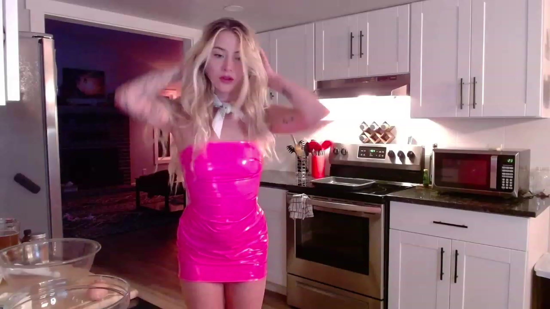 Gallery image thumbnail from Lovelyemilia's myfreecams stream on, 10/25/2023, 05:25 image 6 of 20