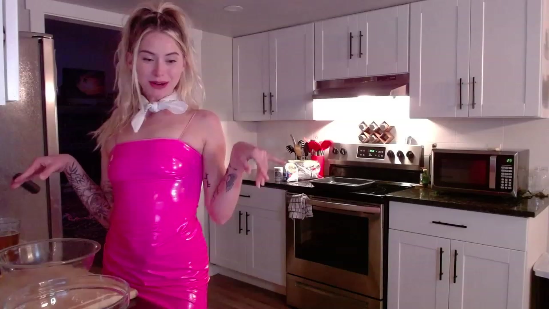 Gallery image thumbnail from Lovelyemilia's myfreecams stream on, 10/25/2023, 05:25 image 4 of 20