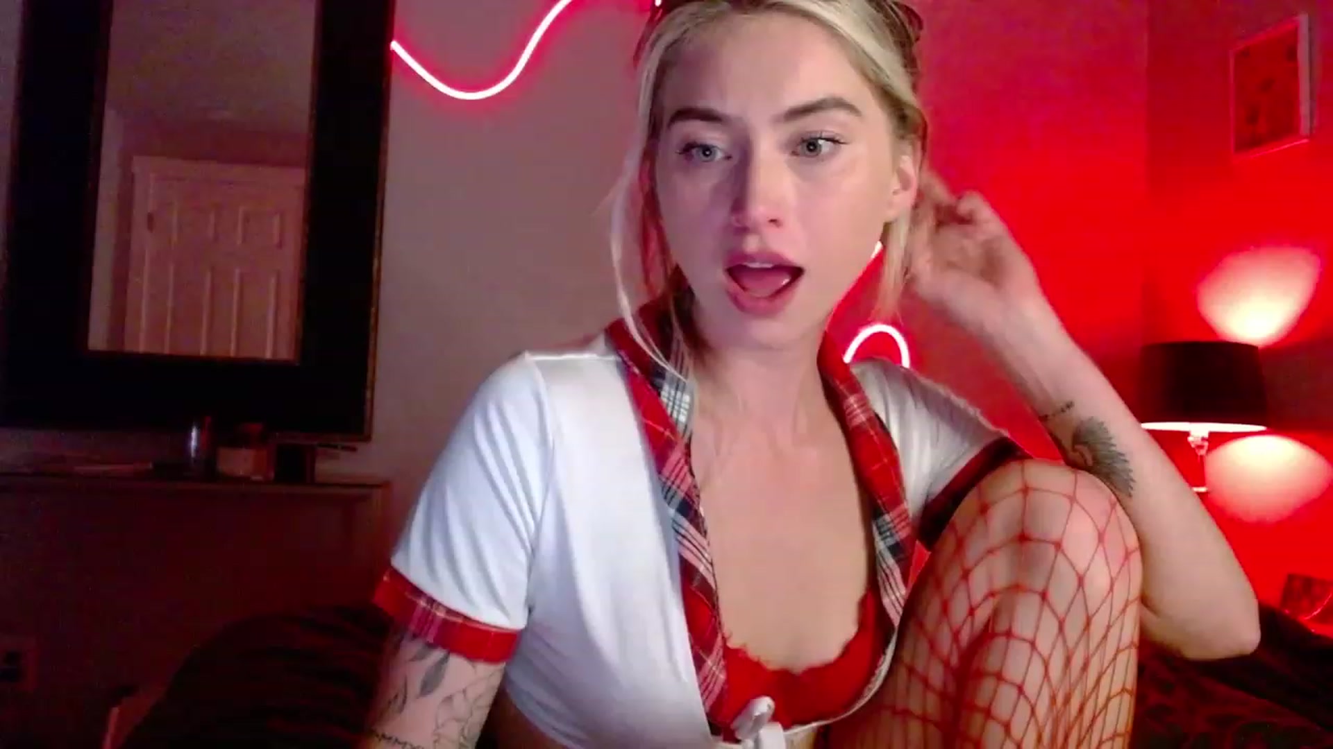 Gallery image thumbnail from Lovelyemilia's myfreecams stream on, 10/26/2023, 05:11 image 4 of 20