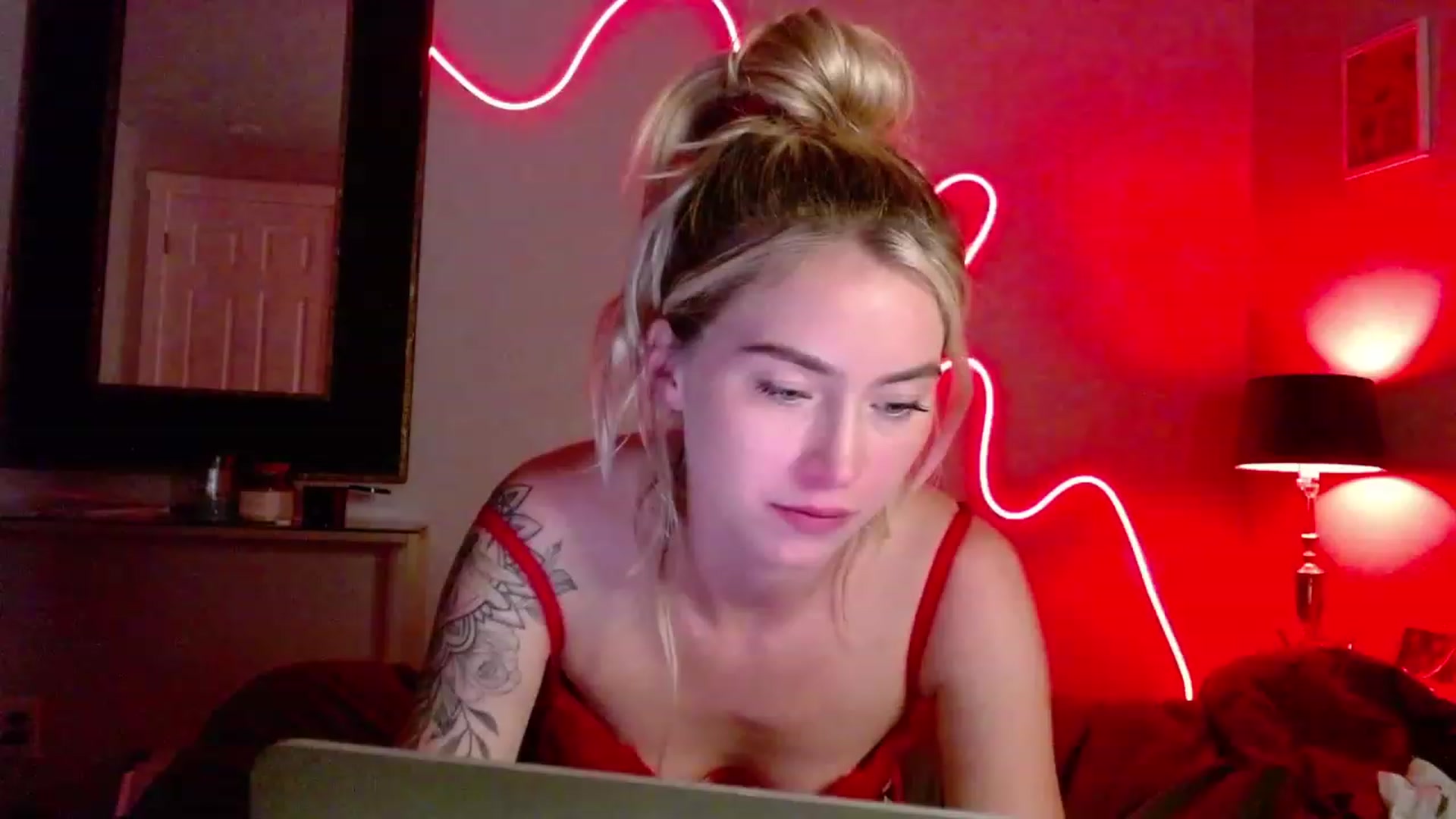 Gallery image thumbnail from Lovelyemilia's myfreecams stream on, 10/26/2023, 05:11 image 19 of 20