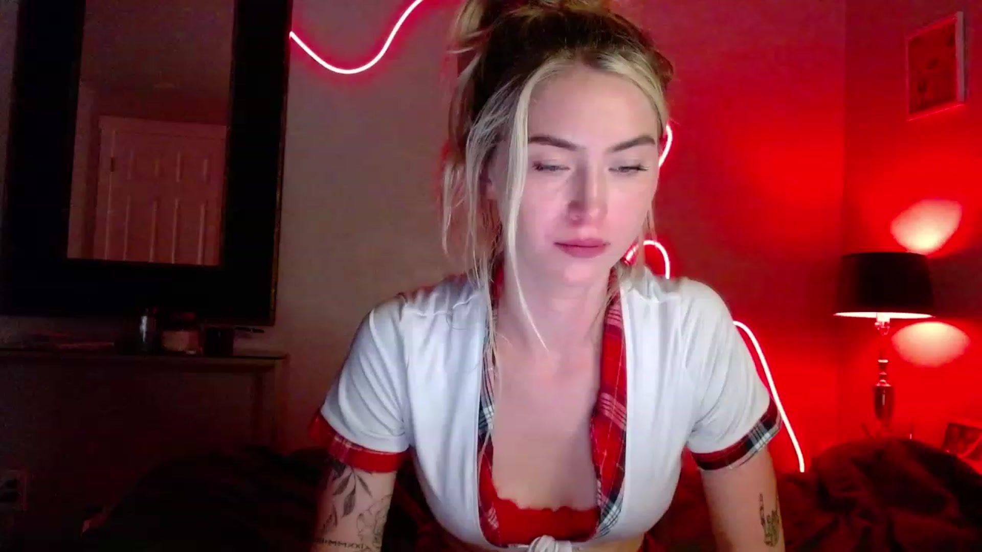 Gallery image thumbnail from Lovelyemilia's myfreecams stream on, 10/26/2023, 05:41 image 4 of 20