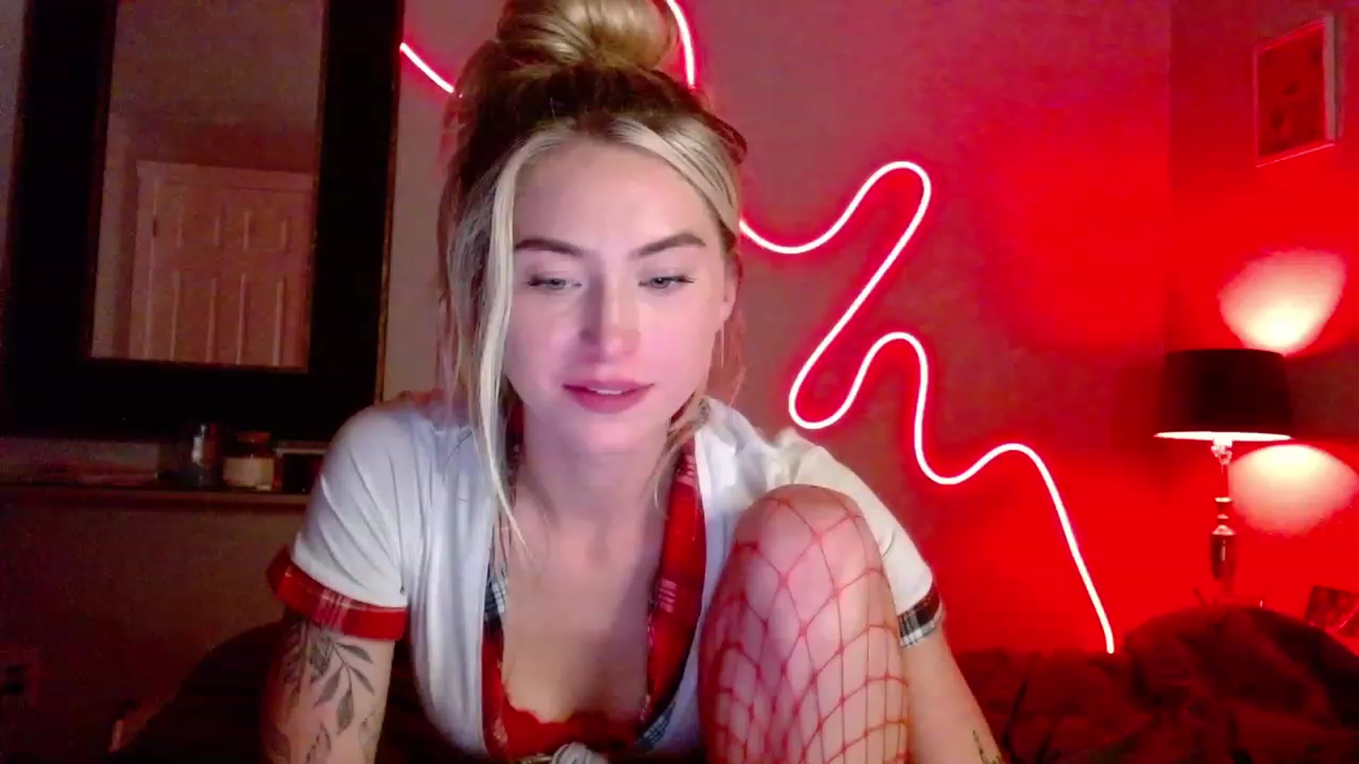 Gallery image thumbnail from Lovelyemilia's myfreecams stream on, 10/26/2023, 05:41 image 1 of 20