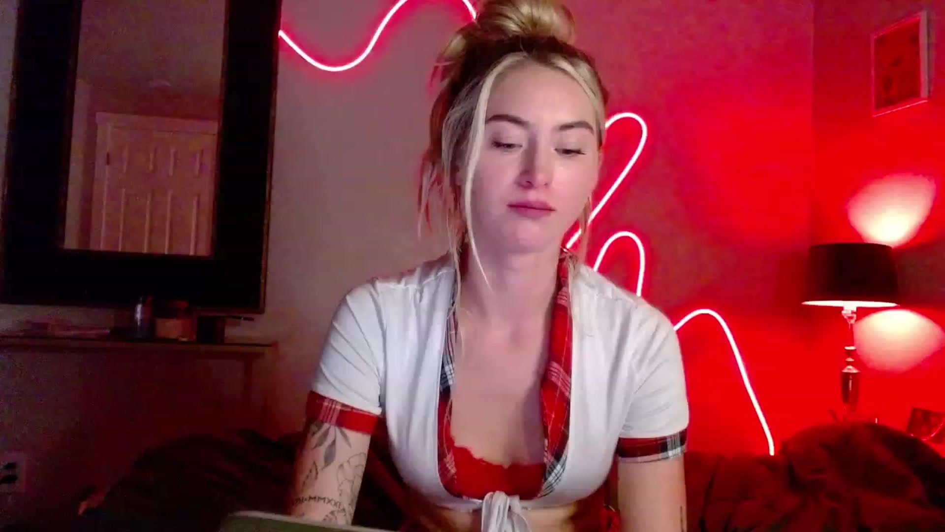 Gallery image thumbnail from Lovelyemilia's myfreecams stream on, 10/26/2023, 05:41 image 9 of 20
