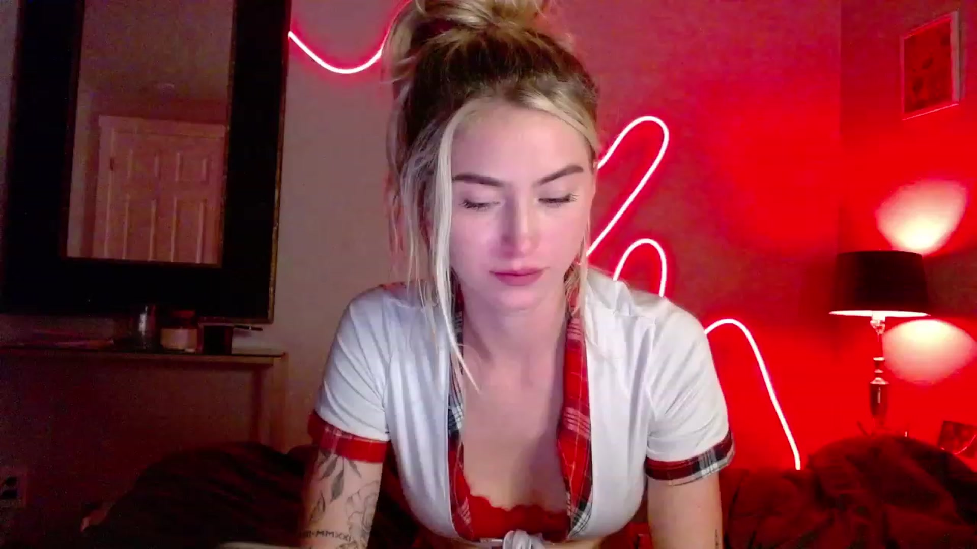 Gallery image thumbnail from Lovelyemilia's myfreecams stream on, 10/26/2023, 05:41 image 8 of 20