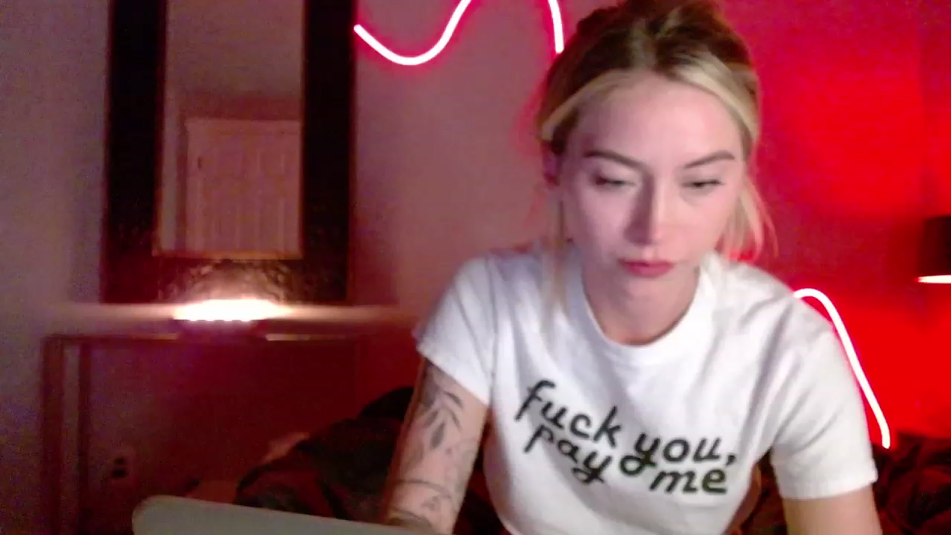 Gallery image thumbnail from Lovelyemilia's myfreecams stream on, 10/27/2023, 05:00 image 15 of 20