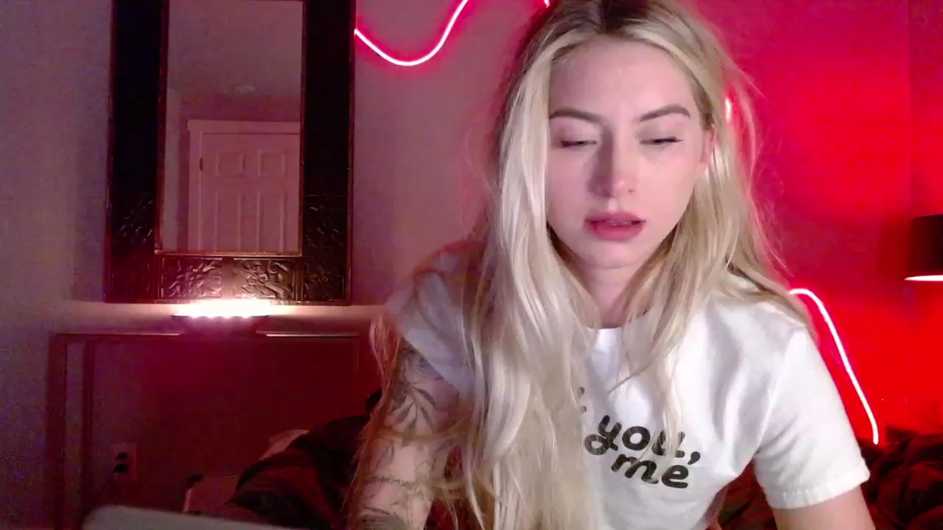Gallery image thumbnail from Lovelyemilia's myfreecams stream on, 10/27/2023, 05:00 image 8 of 20