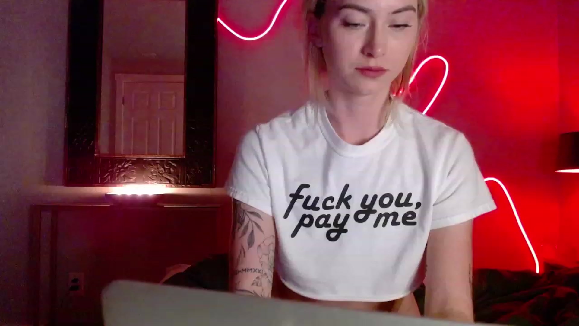 Gallery image thumbnail from Lovelyemilia's myfreecams stream on, 10/27/2023, 05:00 image 20 of 20