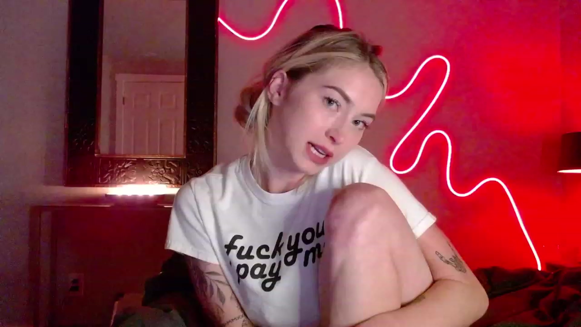 Gallery image thumbnail from Lovelyemilia's myfreecams stream on, 10/27/2023, 05:00 image 19 of 20