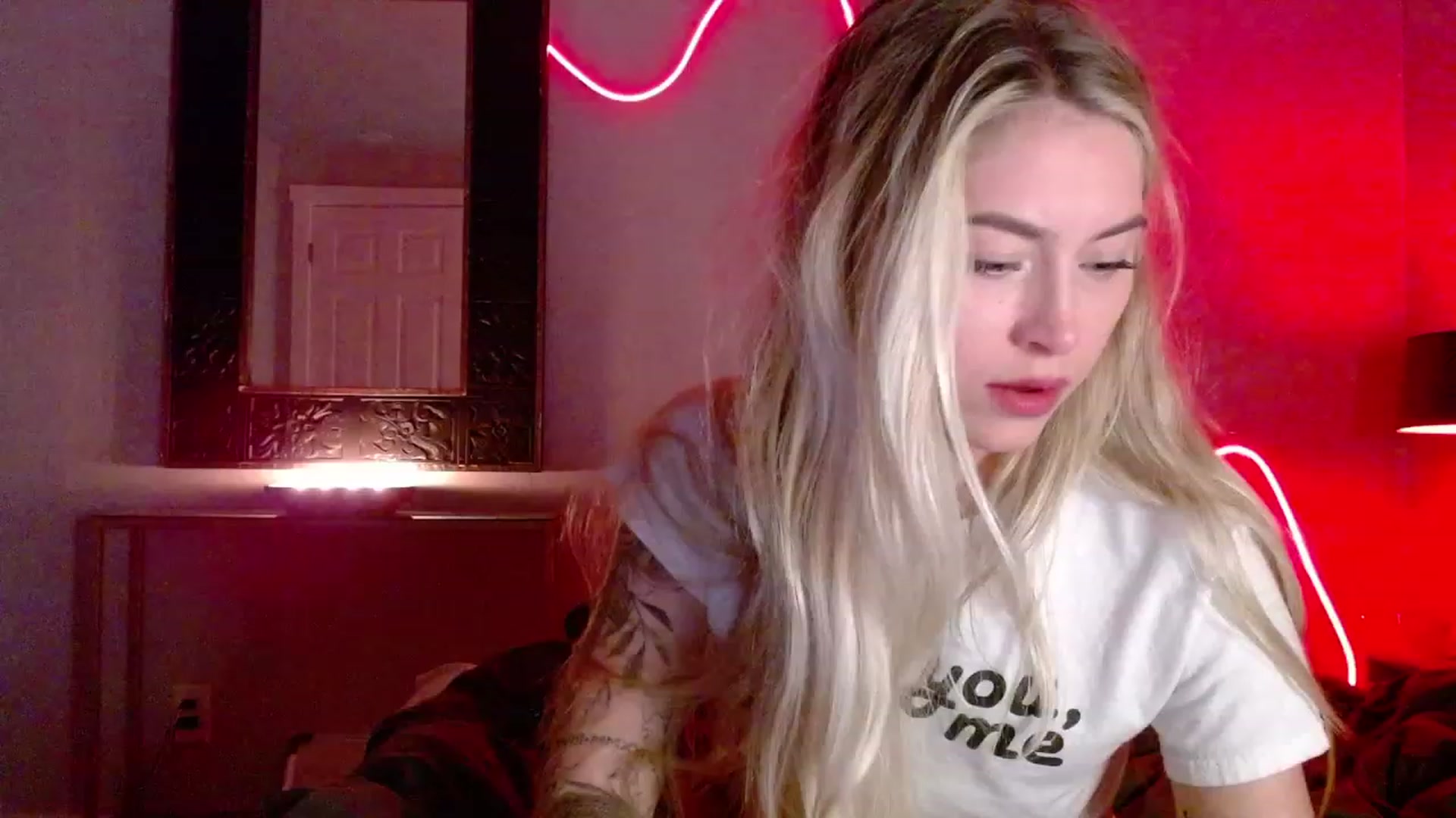 Gallery image thumbnail from Lovelyemilia's myfreecams stream on, 10/27/2023, 05:00 image 9 of 20