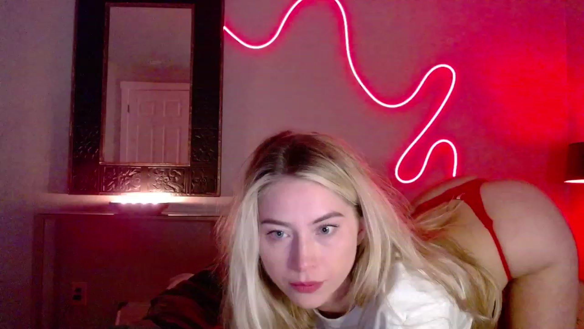 Gallery image thumbnail from Lovelyemilia's myfreecams stream on, 10/27/2023, 05:00 image 6 of 20