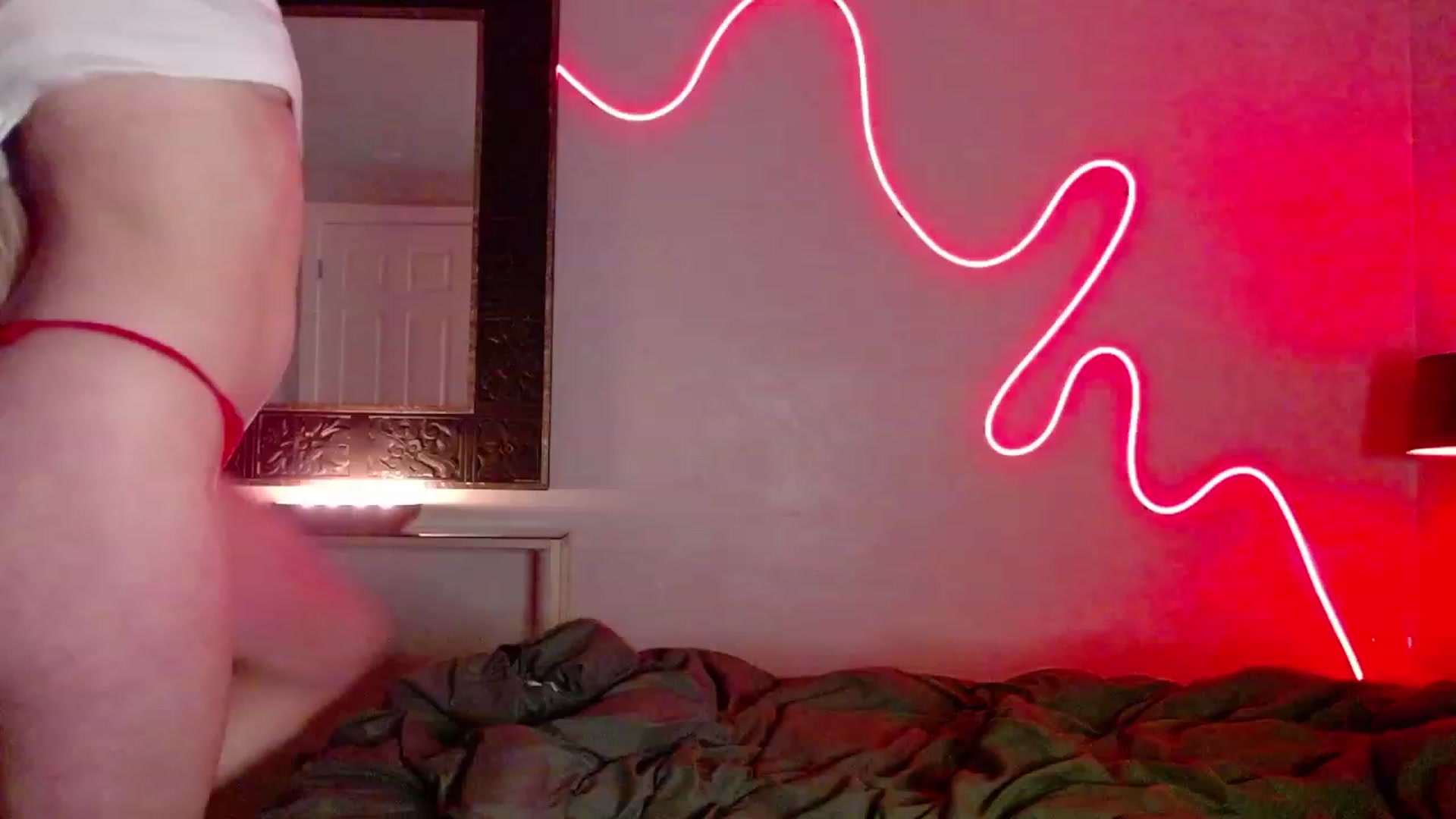 Gallery image thumbnail from Lovelyemilia's myfreecams stream on, 10/27/2023, 05:00 image 2 of 20