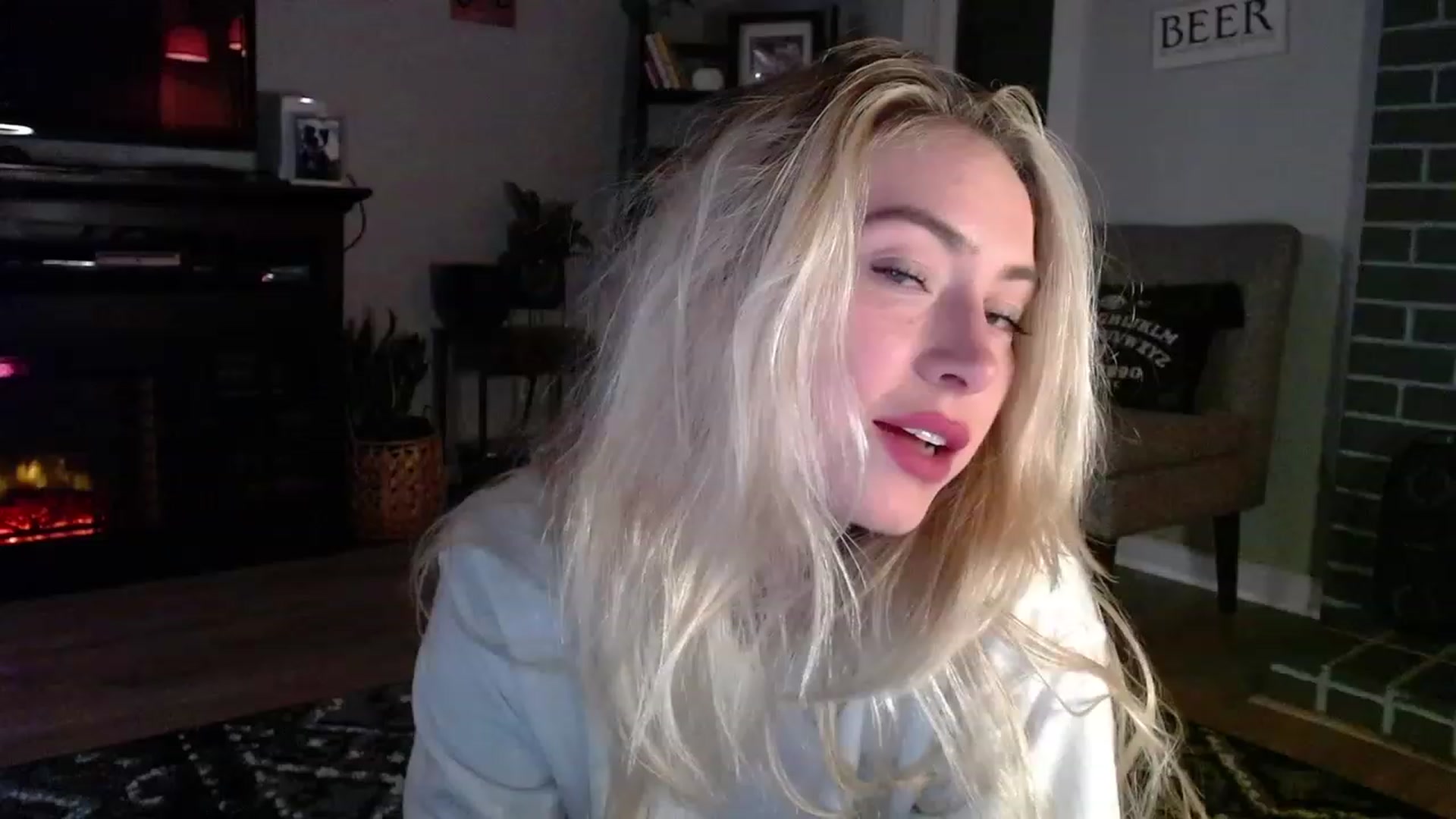 Gallery image thumbnail from Lovelyemilia's myfreecams stream on, 11/02/2023, 04:20 image 9 of 20