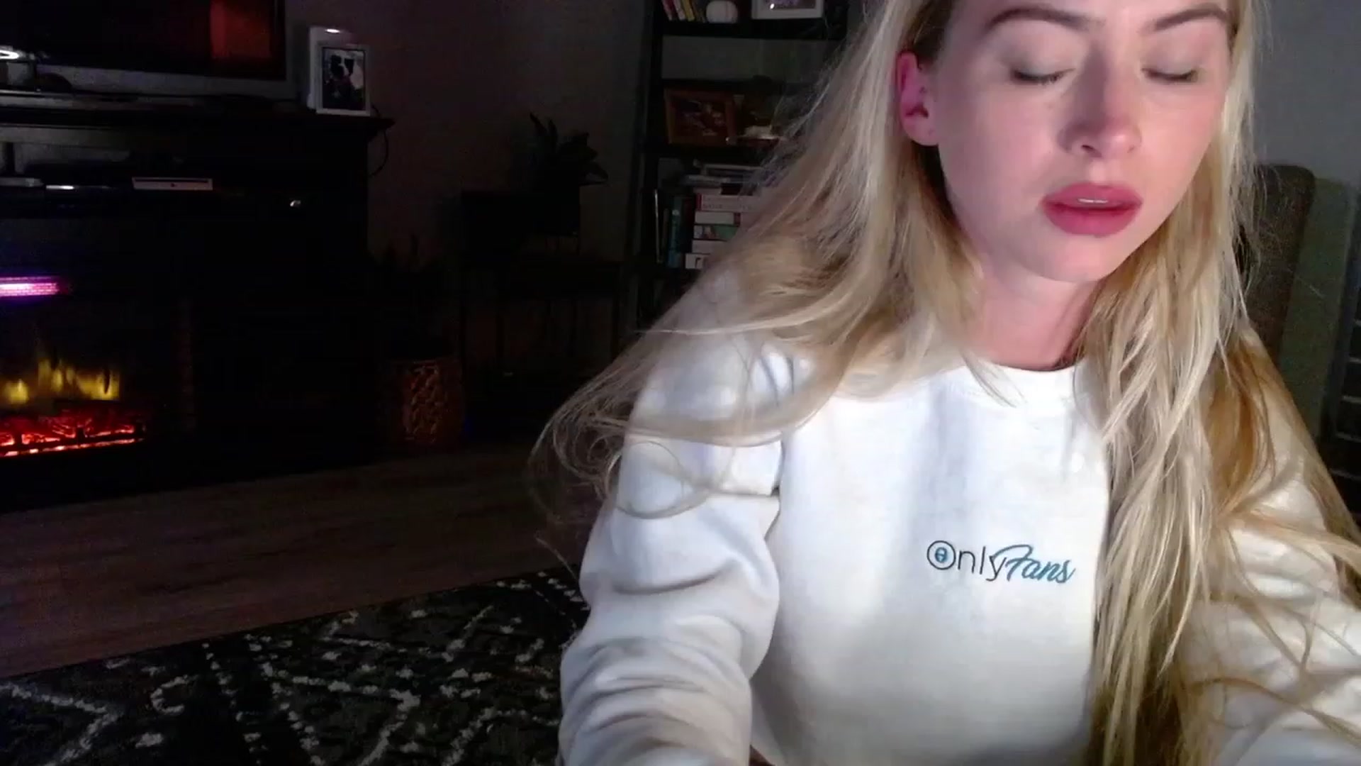 Gallery image thumbnail from Lovelyemilia's myfreecams stream on, 11/02/2023, 05:12 image 6 of 20