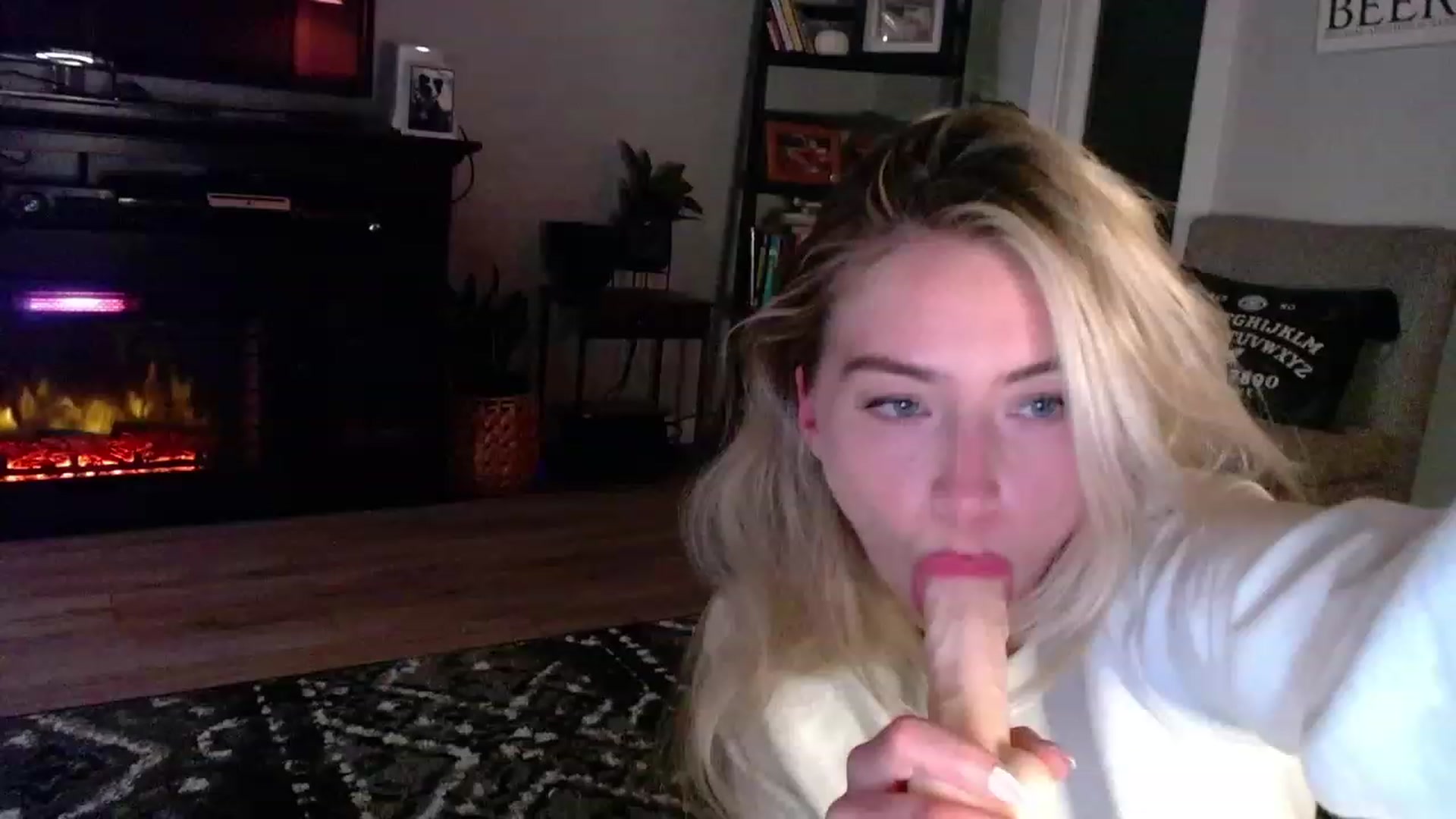 Gallery image thumbnail from Lovelyemilia's myfreecams stream on, 11/02/2023, 05:12 image 7 of 20