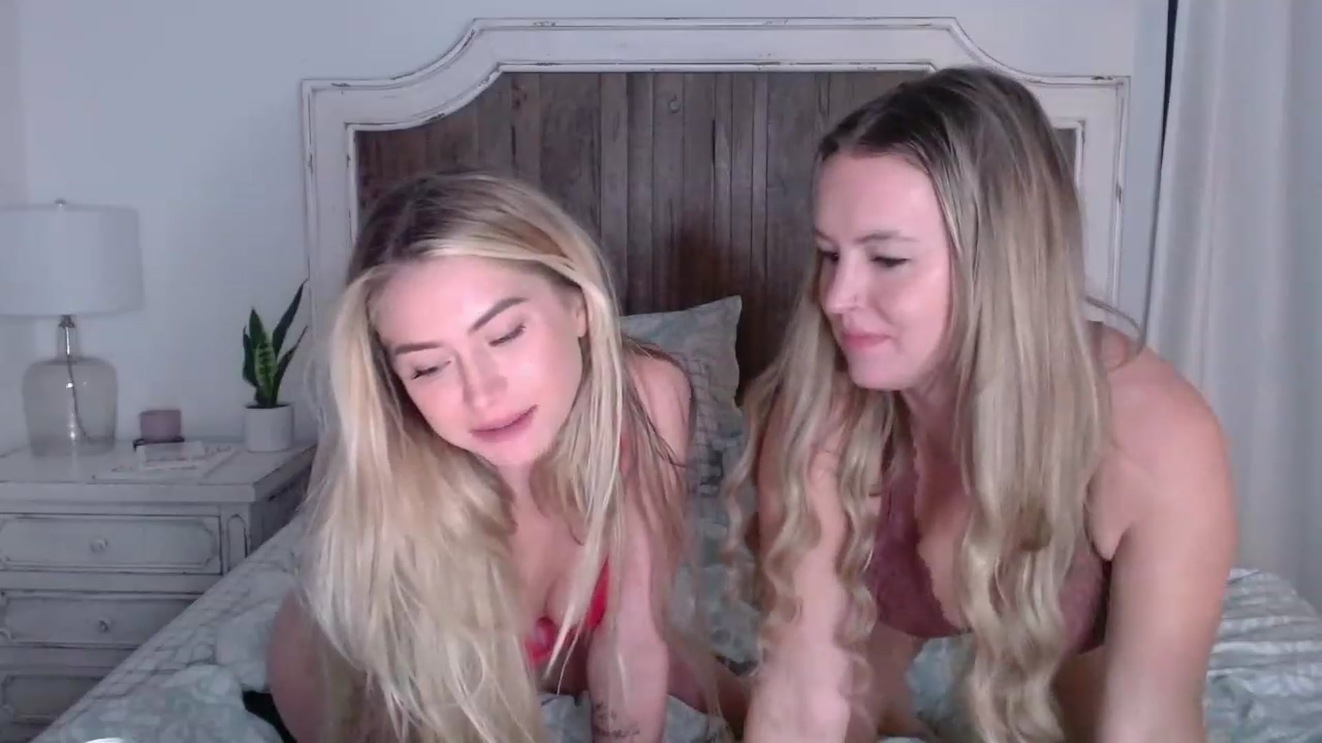 Gallery image thumbnail from Lovelyemilia's myfreecams stream on, 11/03/2023, 04:48 image 15 of 20
