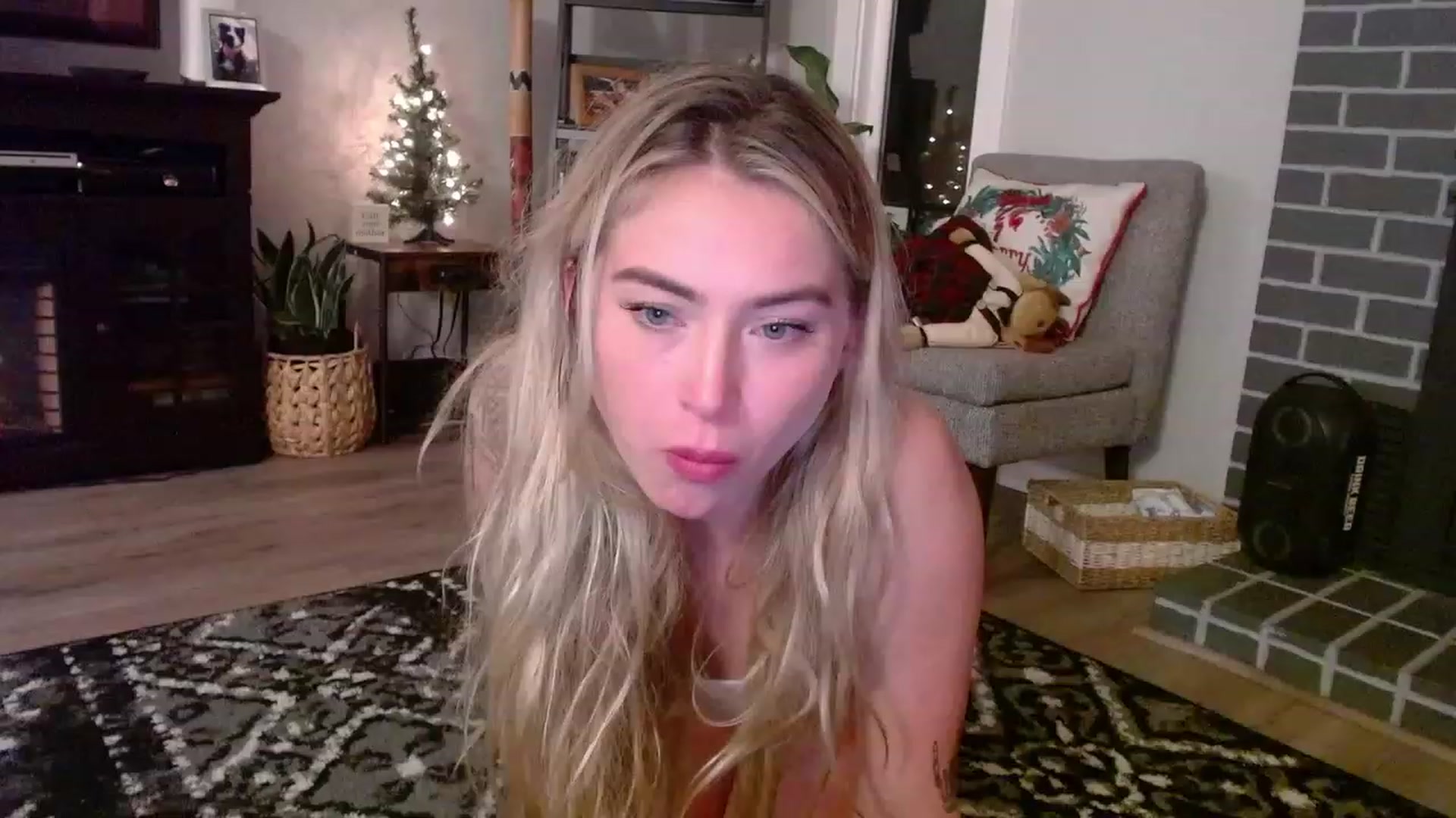 Gallery image thumbnail from Lovelyemilia's myfreecams stream on, 11/04/2023, 06:56 image 16 of 20