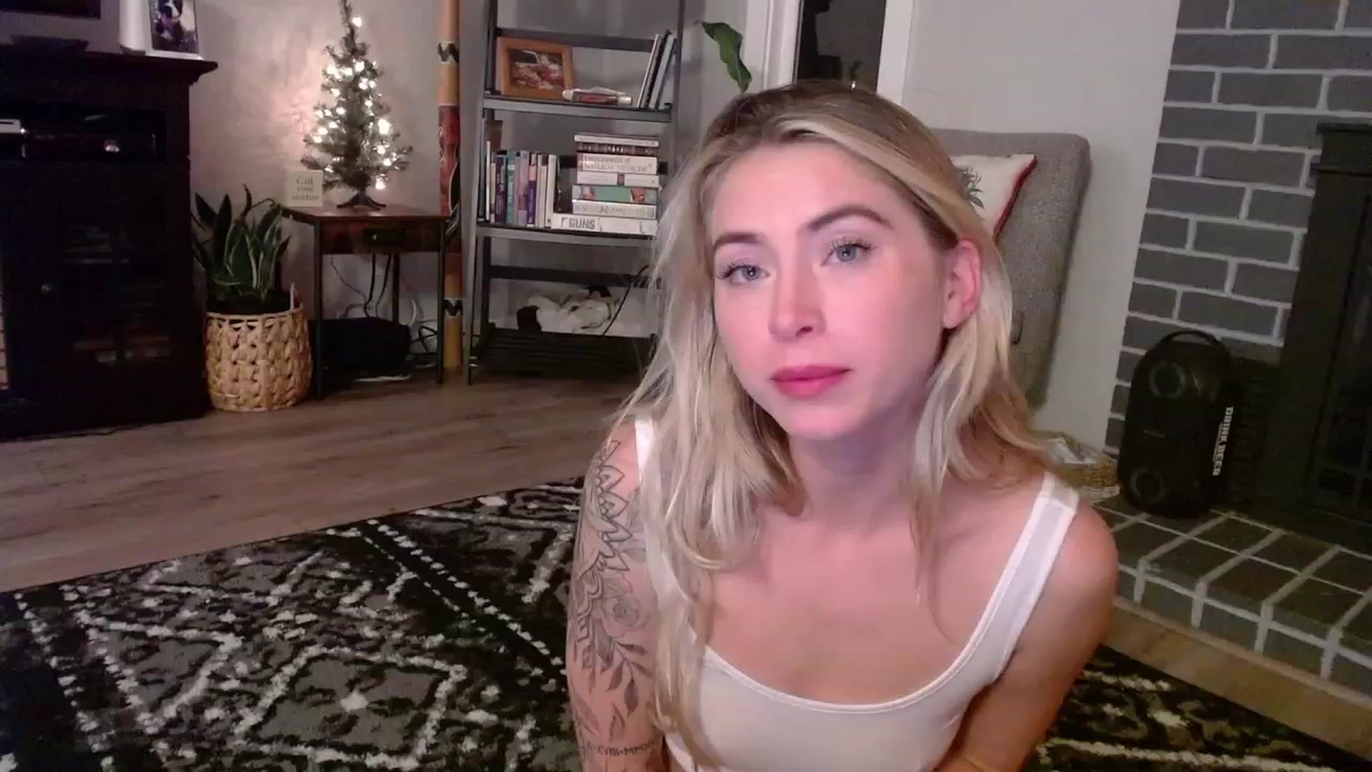 Gallery image thumbnail from Lovelyemilia's myfreecams stream on, 11/04/2023, 06:56 image 8 of 20