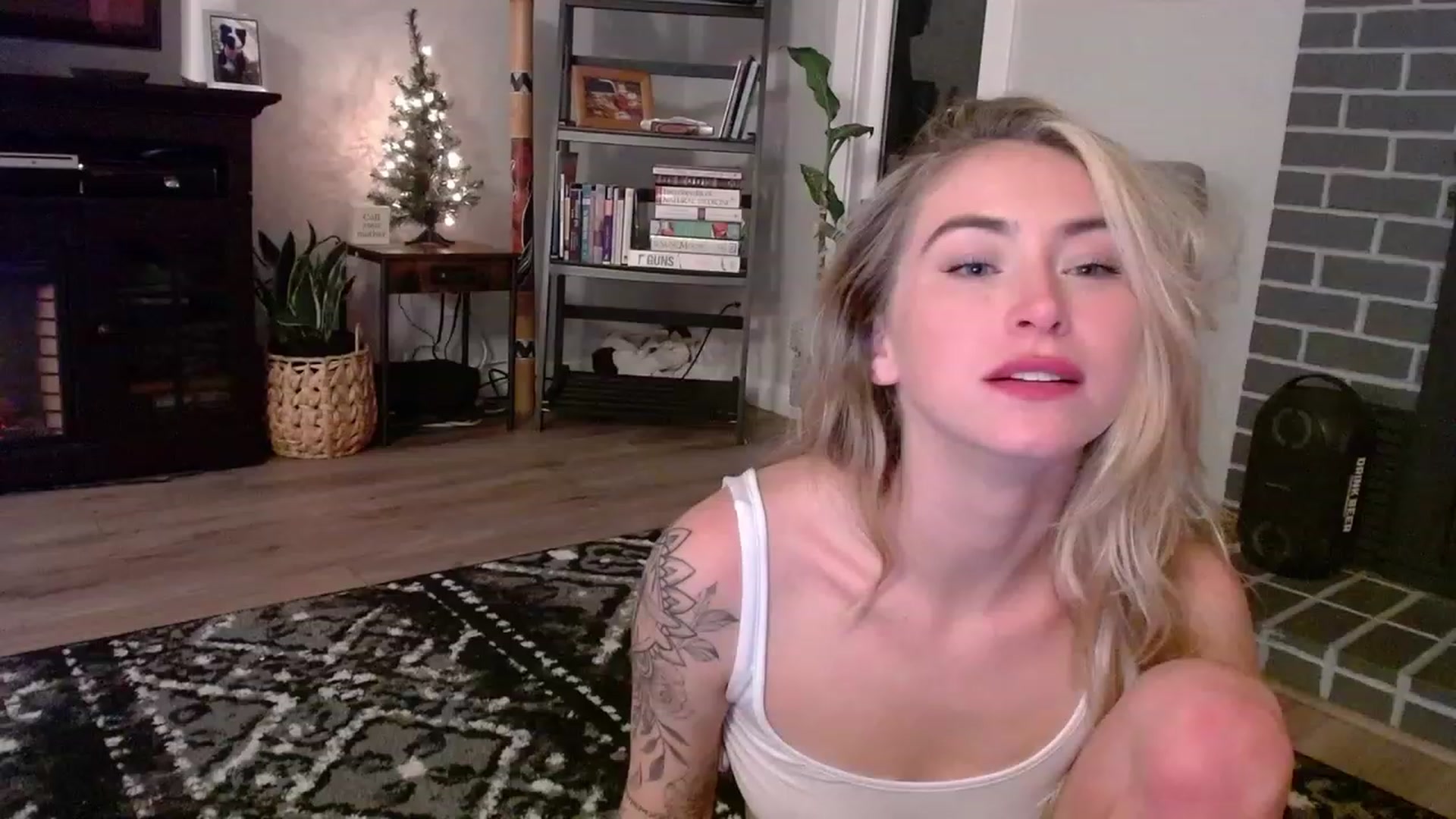 Gallery image thumbnail from Lovelyemilia's myfreecams stream on, 11/04/2023, 06:56 image 20 of 20
