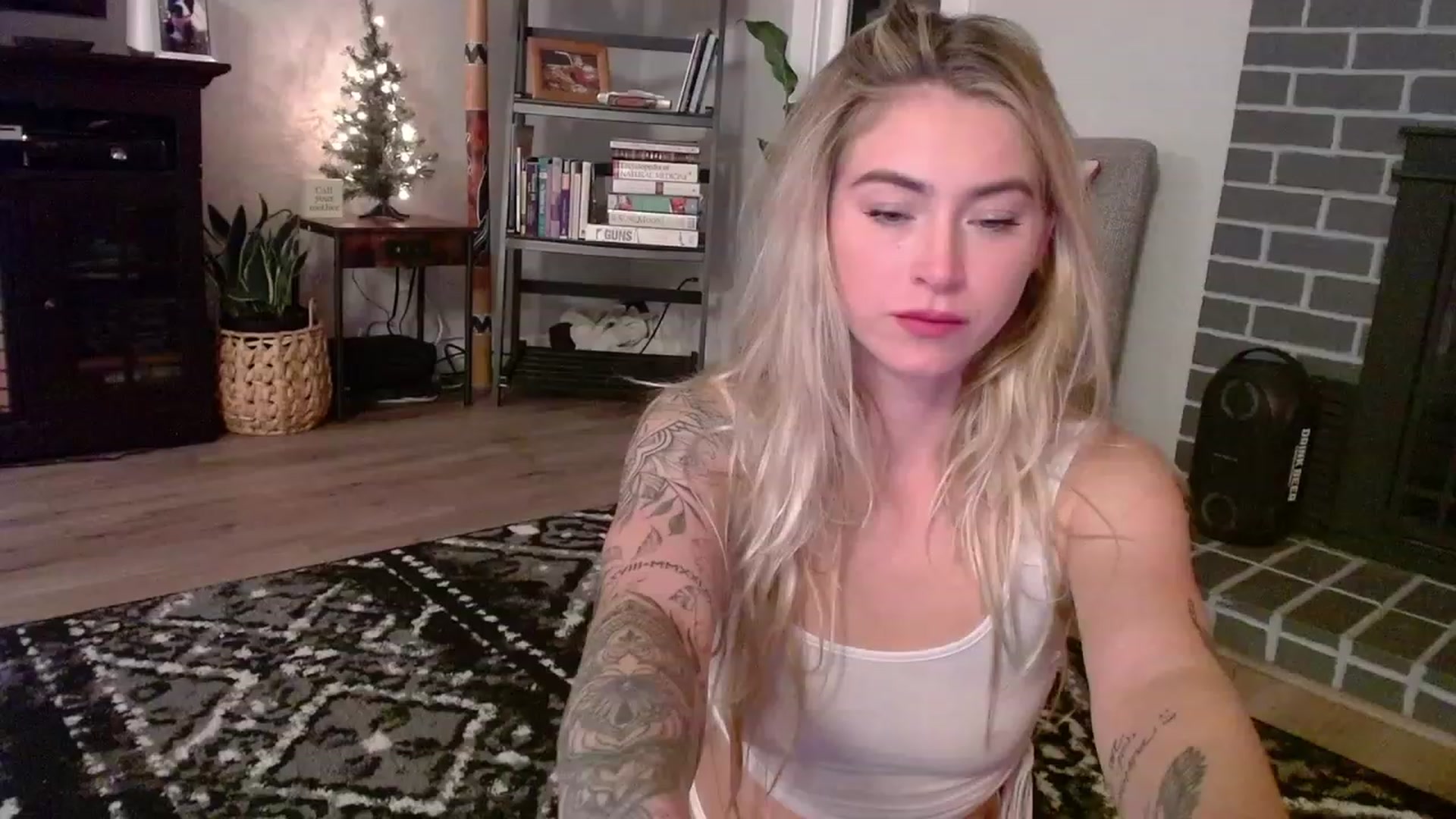 Gallery image thumbnail from Lovelyemilia's myfreecams stream on, 11/04/2023, 06:56 image 9 of 20