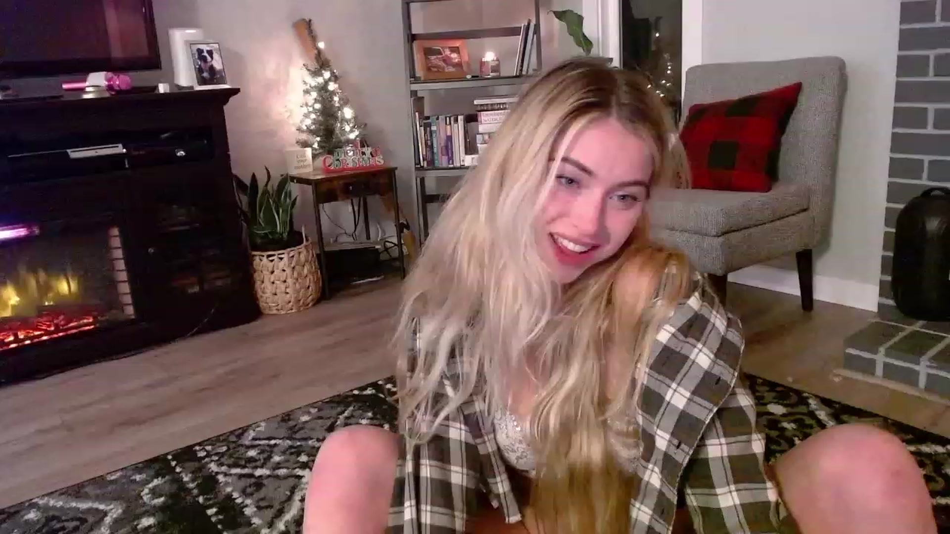 Gallery image thumbnail from Lovelyemilia's myfreecams stream on, 11/07/2023, 06:25 image 8 of 20