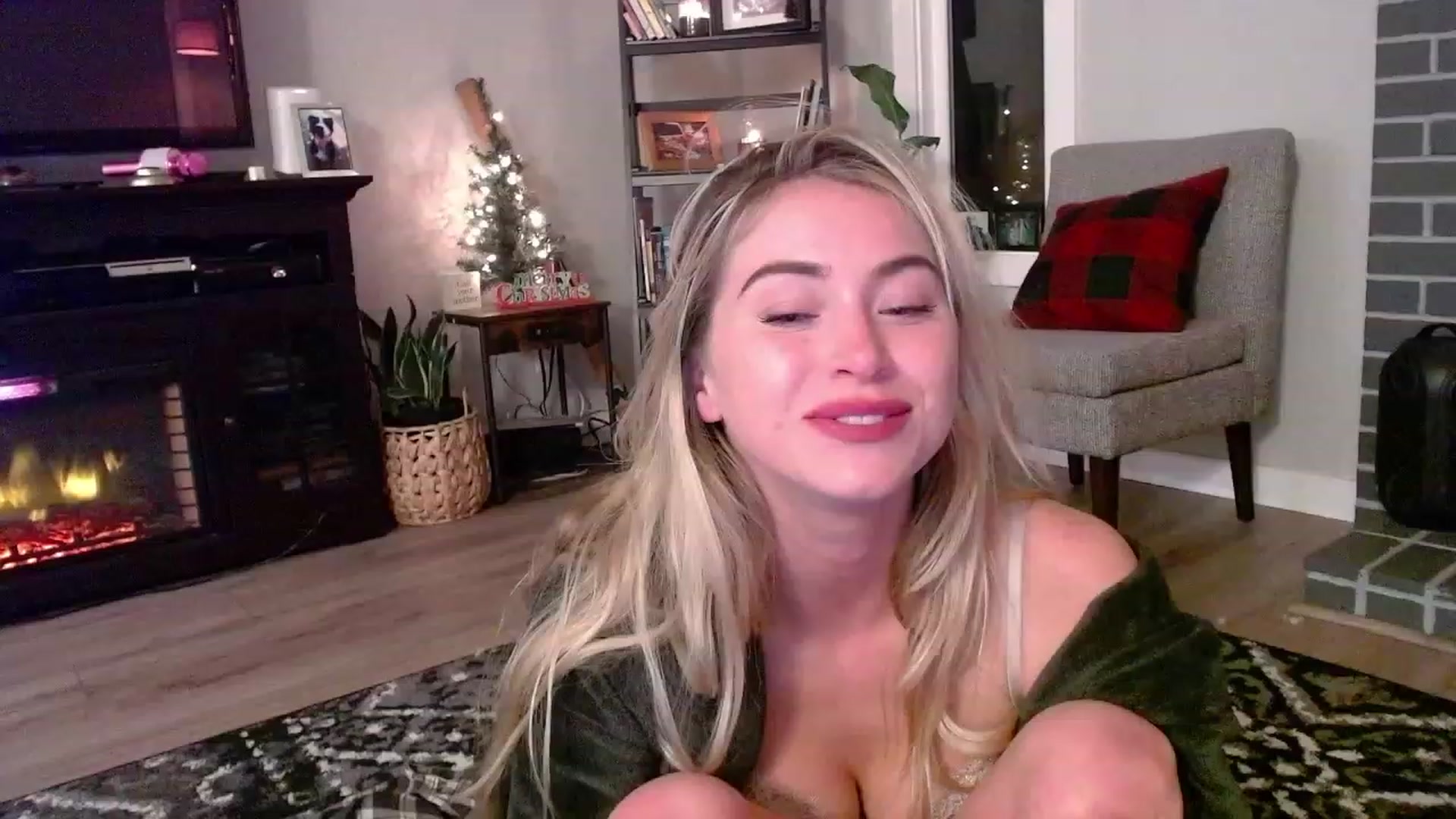 Gallery image thumbnail from Lovelyemilia's myfreecams stream on, 11/07/2023, 06:59 image 18 of 20