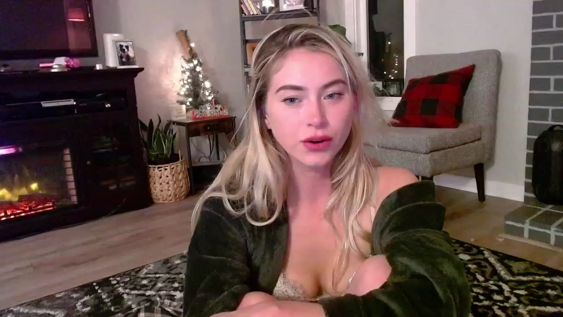 Gallery image thumbnail from Lovelyemilia's myfreecams stream on, 11/07/2023, 06:59 image 16 of 20