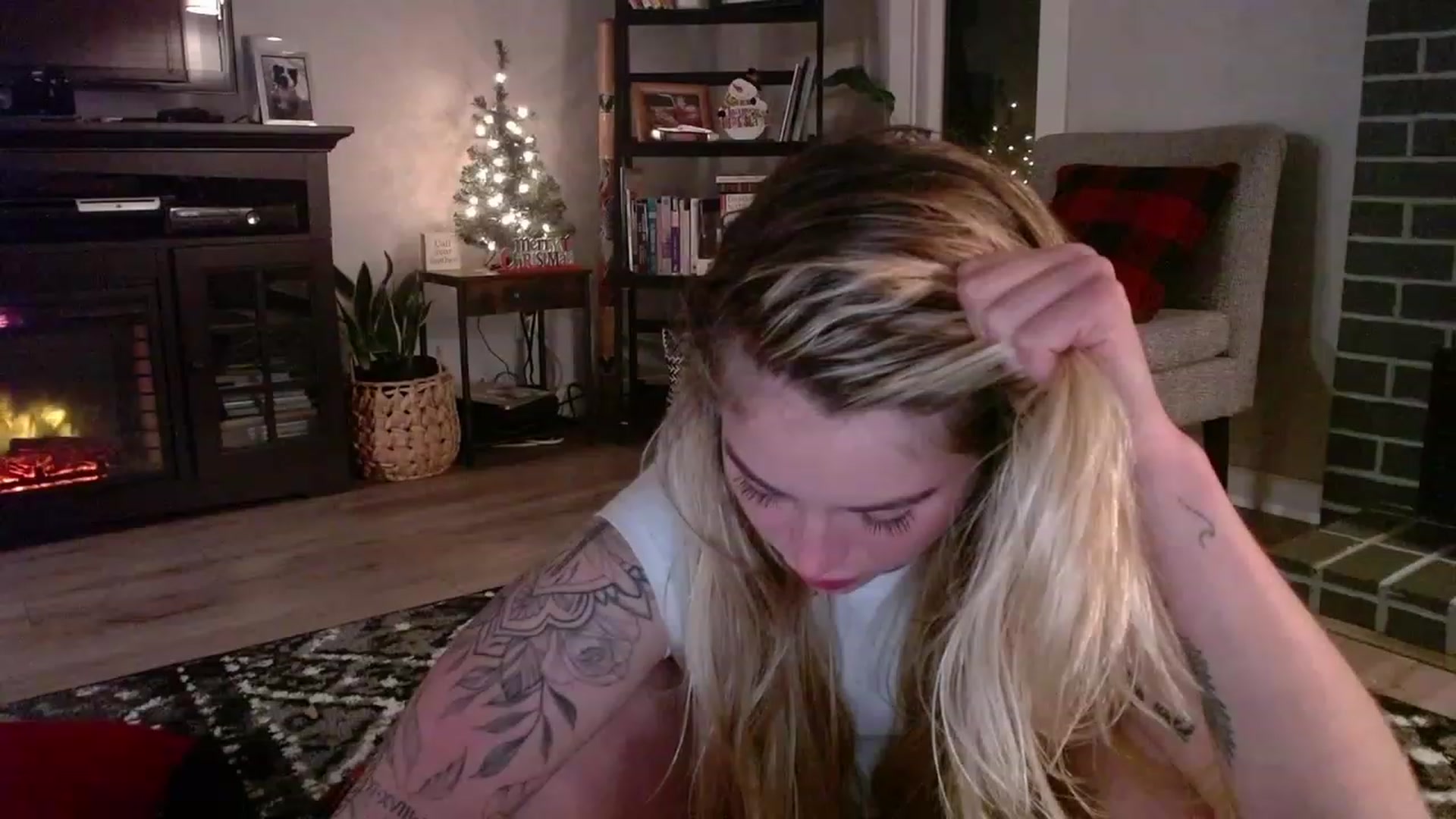 Gallery image thumbnail from Lovelyemilia's myfreecams stream on, 11/14/2023, 06:20 image 15 of 20