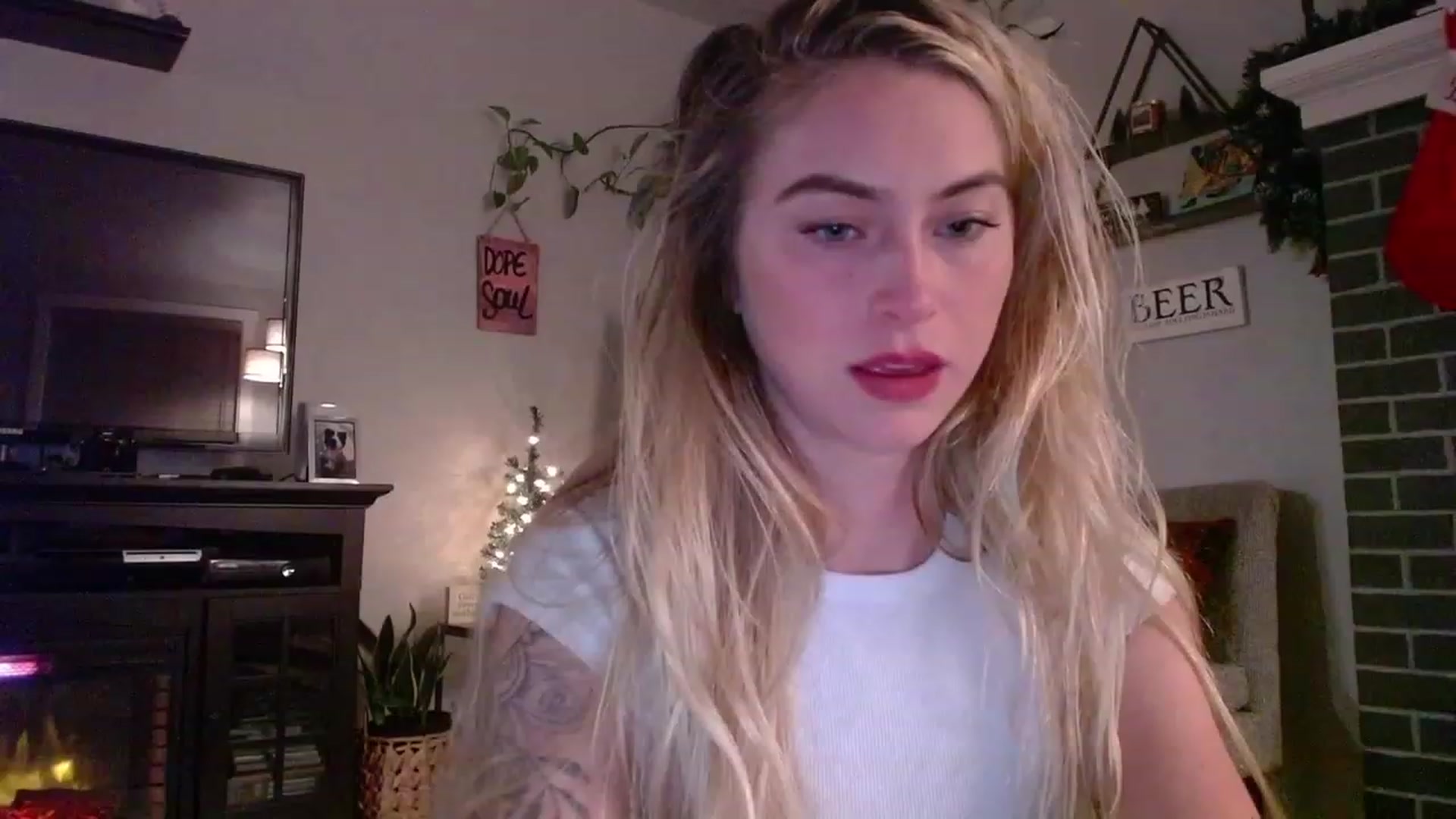 Gallery image thumbnail from Lovelyemilia's myfreecams stream on, 11/14/2023, 06:20 image 20 of 20