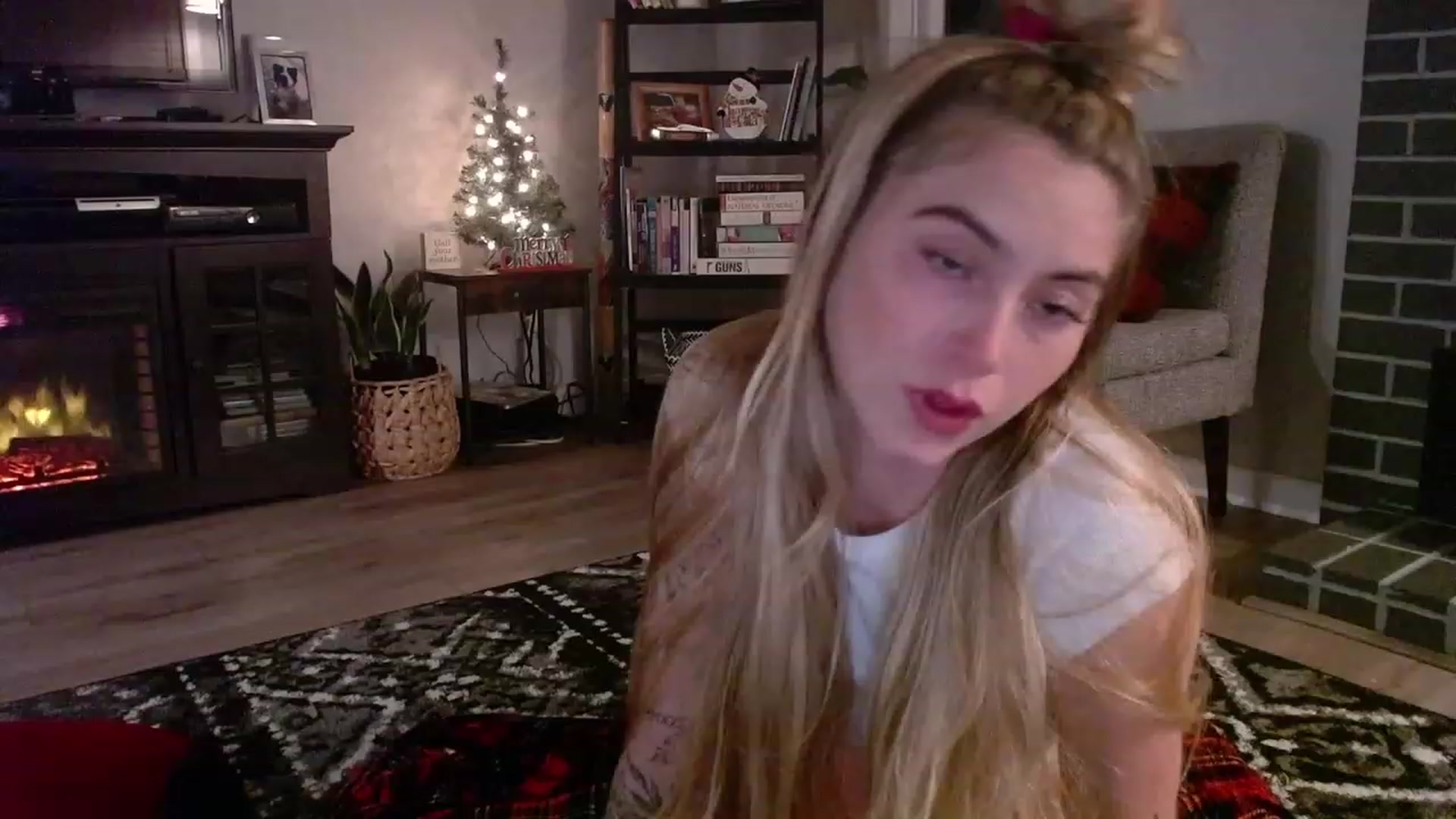Gallery image thumbnail from Lovelyemilia's myfreecams stream on, 11/14/2023, 06:20 image 3 of 20