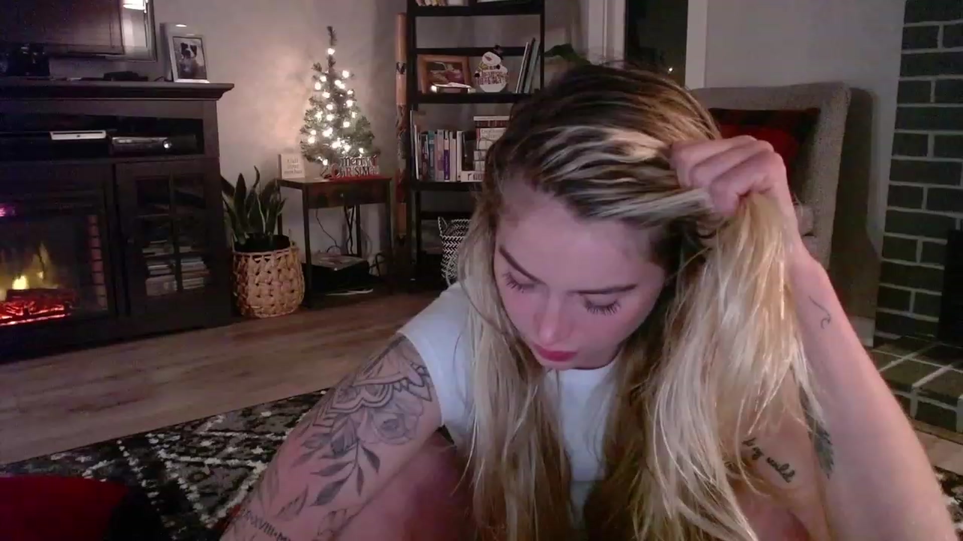 Gallery image thumbnail from Lovelyemilia's myfreecams stream on, 11/14/2023, 06:20 image 14 of 20