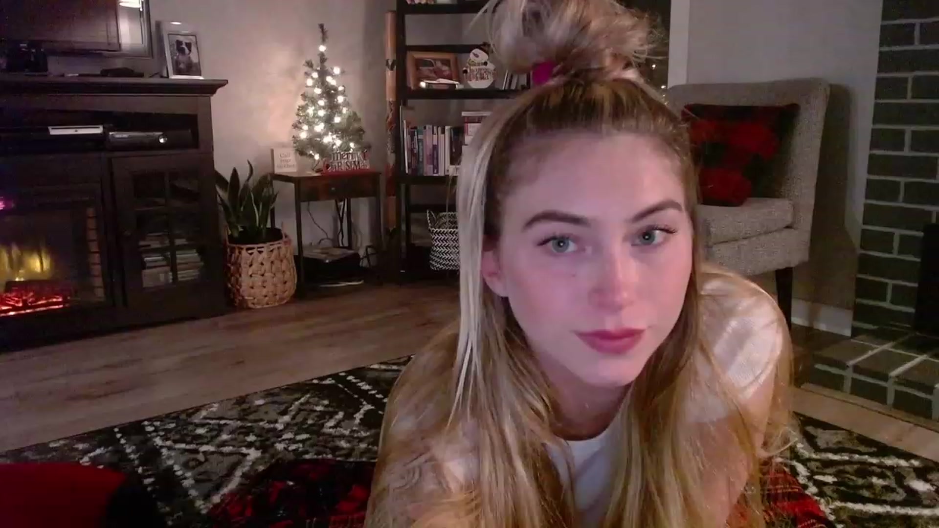 Gallery image thumbnail from Lovelyemilia's myfreecams stream on, 11/14/2023, 06:20 image 1 of 20